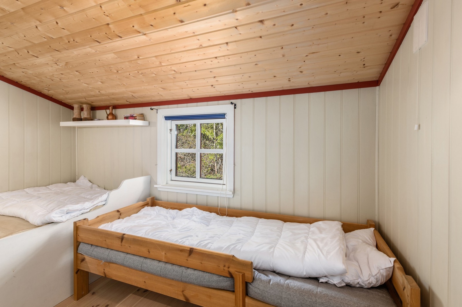 Soverom 2. Her er det også god plass til en ekstra seng eller annet møblement. Galleribilde