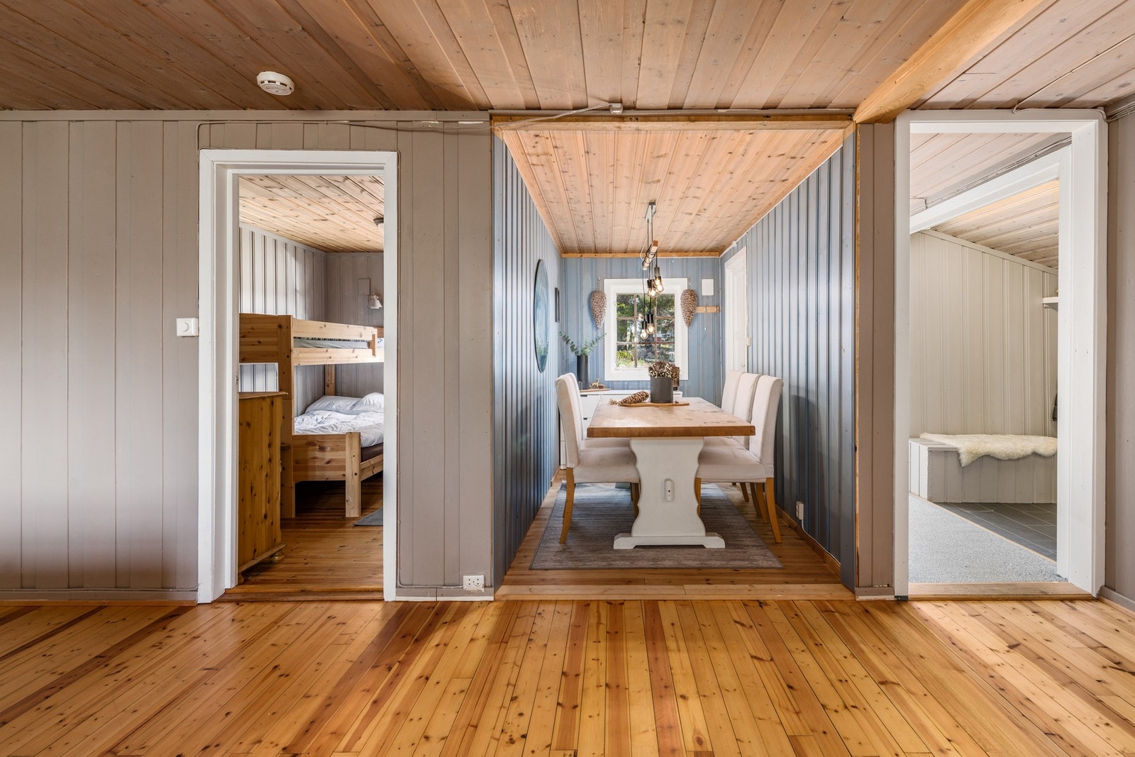 Koselig spisestuekrok som tidligere var et soverom. Galleribilde