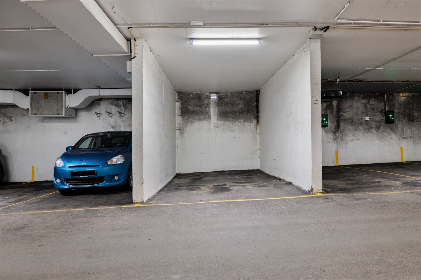 Garasjeplass Galleribilde