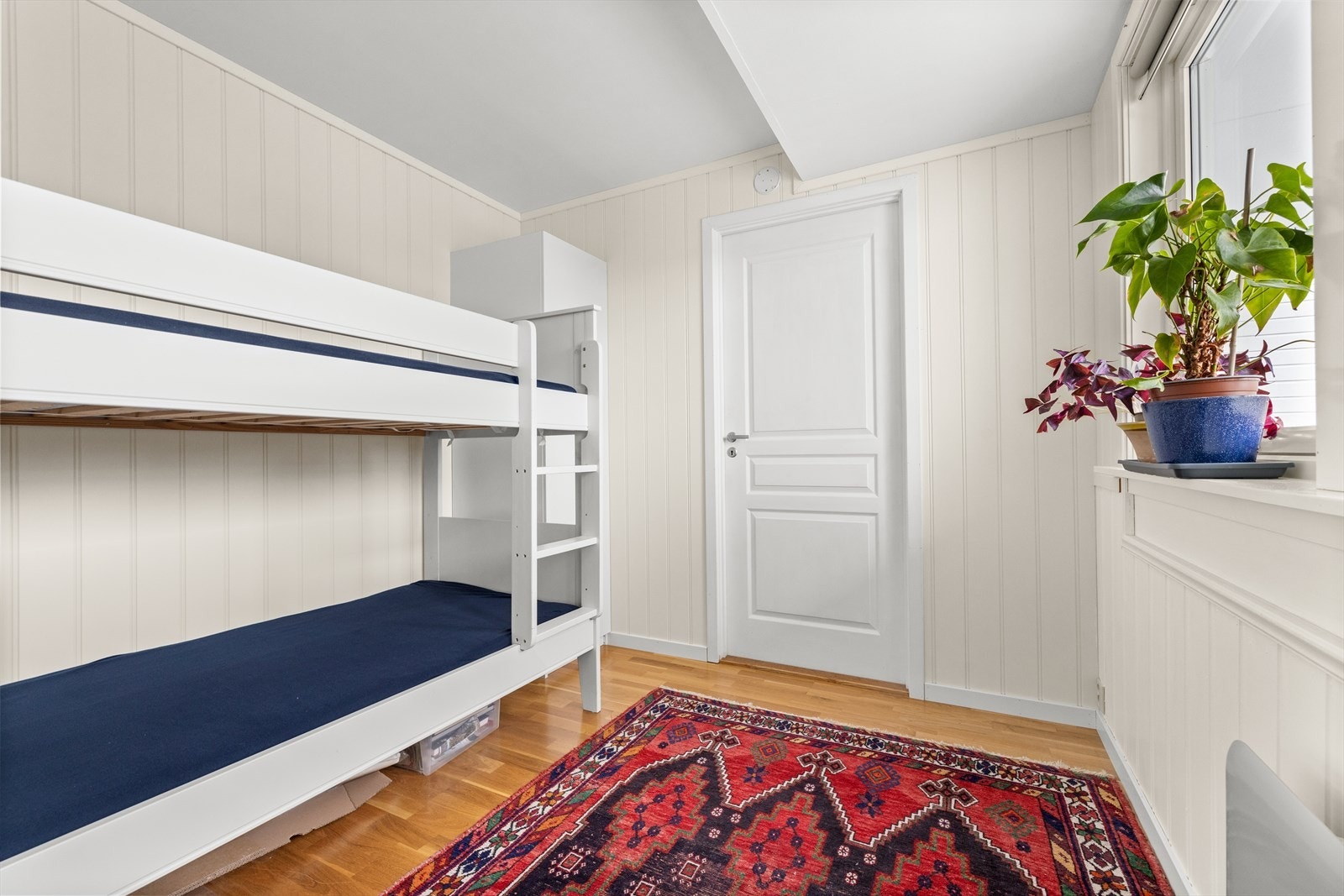 Det er laget et ekstra soverom i deler av stuen. Galleribilde