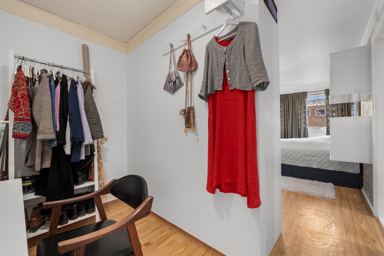 Garderoberom eller kontorplass - alt etter ditt behov. Galleribilde