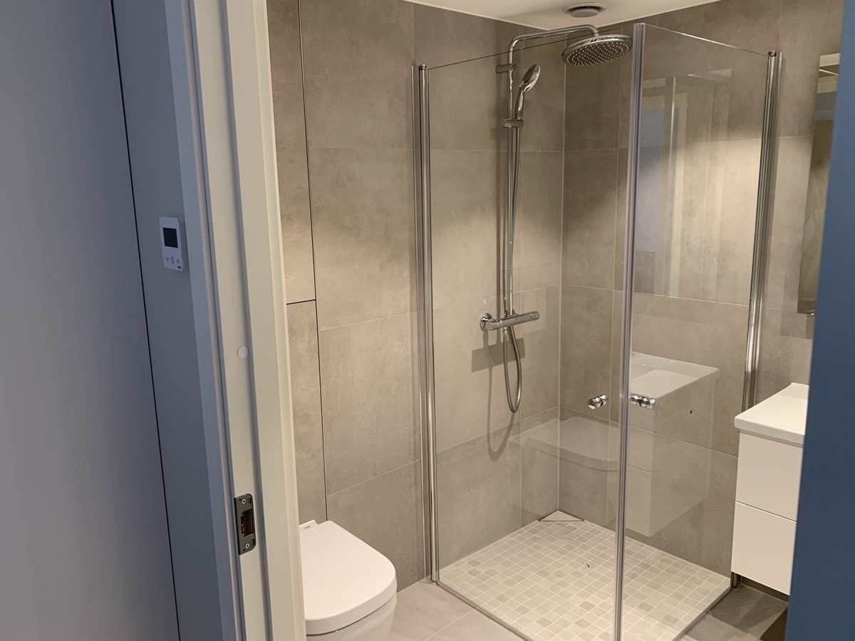 Bad med dusjørne Galleribilde