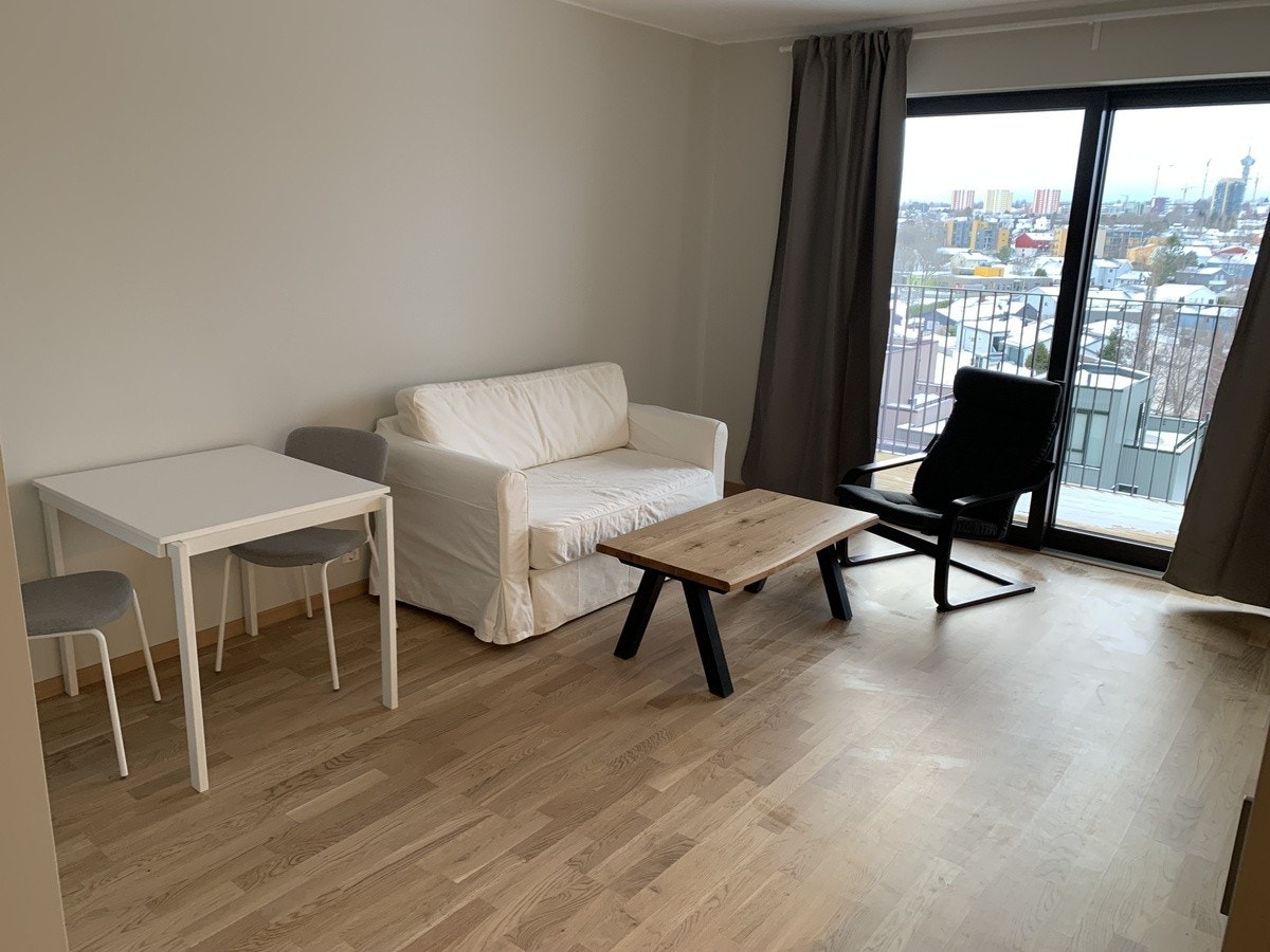 Stue med sofa bord stol Galleribilde