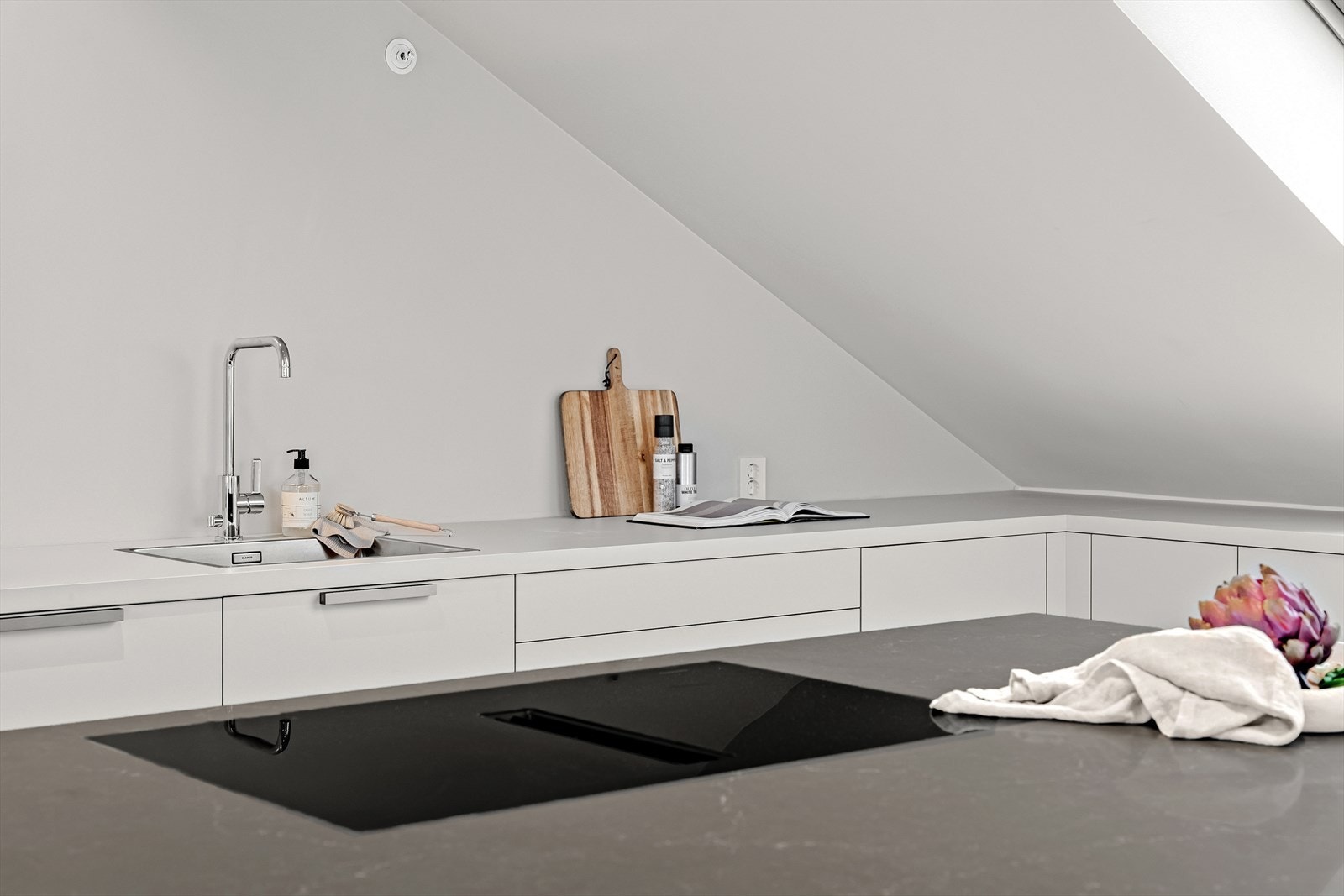 Leiligheten har eksklusive farge- og materialvalg som spiller svært godt sammen. Her er ingenting overlatt til tilfeldighetene Galleribilde