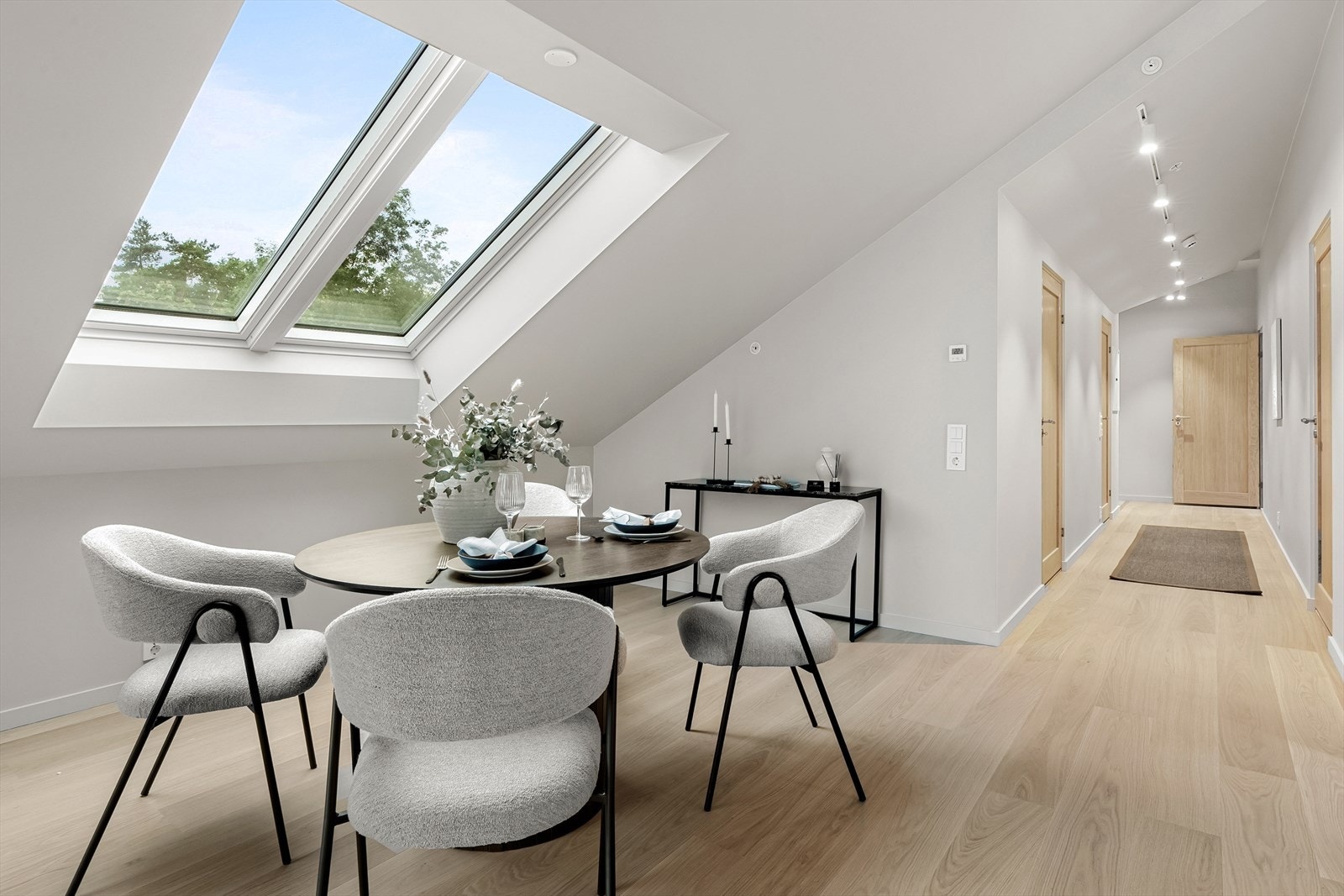 Det er god plass til hyggelig sittegruppe - perfekt for sosiale sammenkomster! Galleribilde