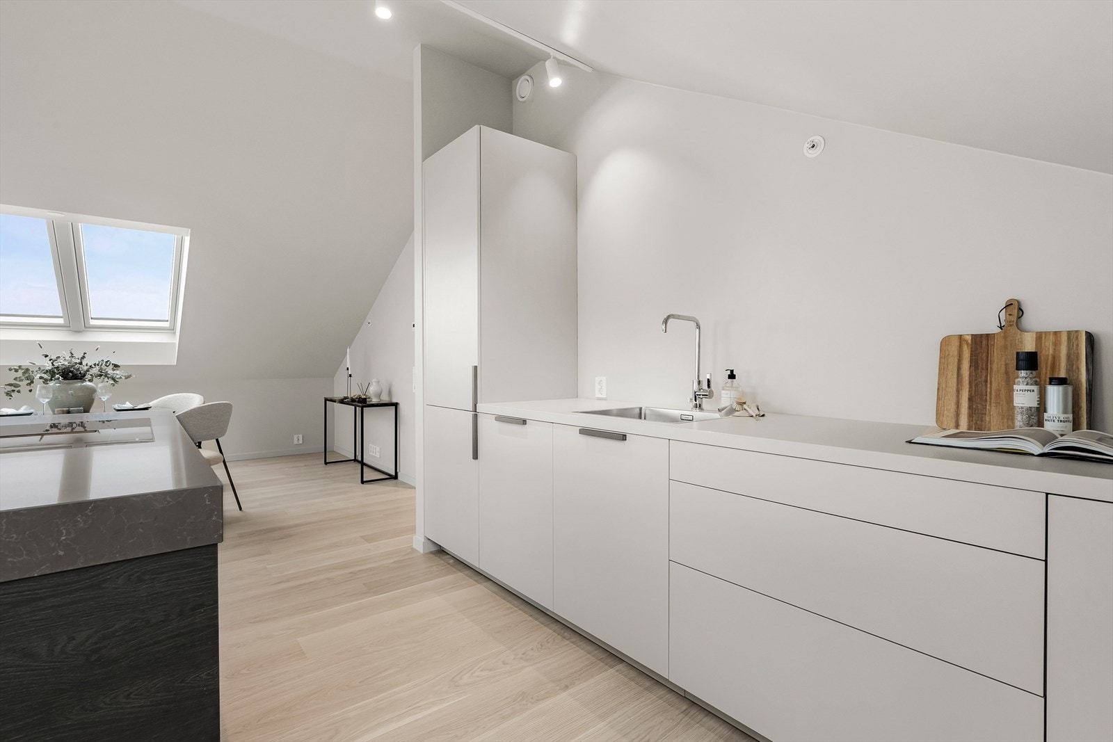 Leiligheten har energieffektiv vannbåren gulvvarme, som drives av bergvarme for optimal komfort og miljøvennlighet Galleribilde