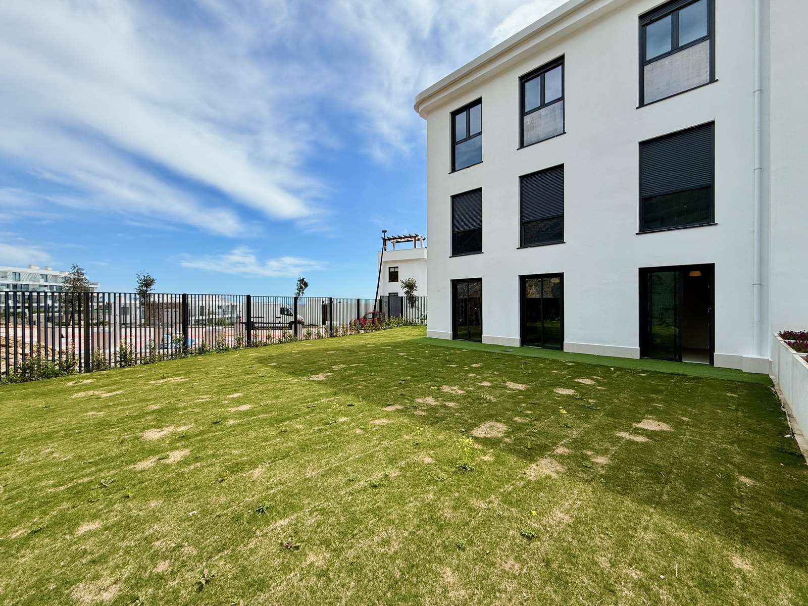 Stor hage rundt leiligheten Galleribilde