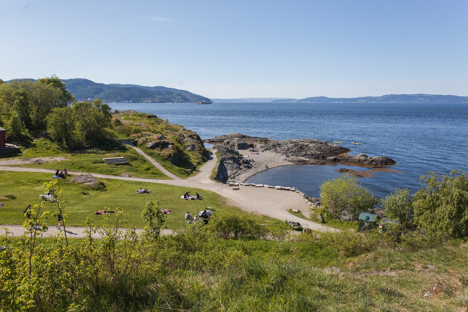 Ladestien med lange turstier og badeplasser ligger kun noen minutters gange fra boligen. Galleribilde