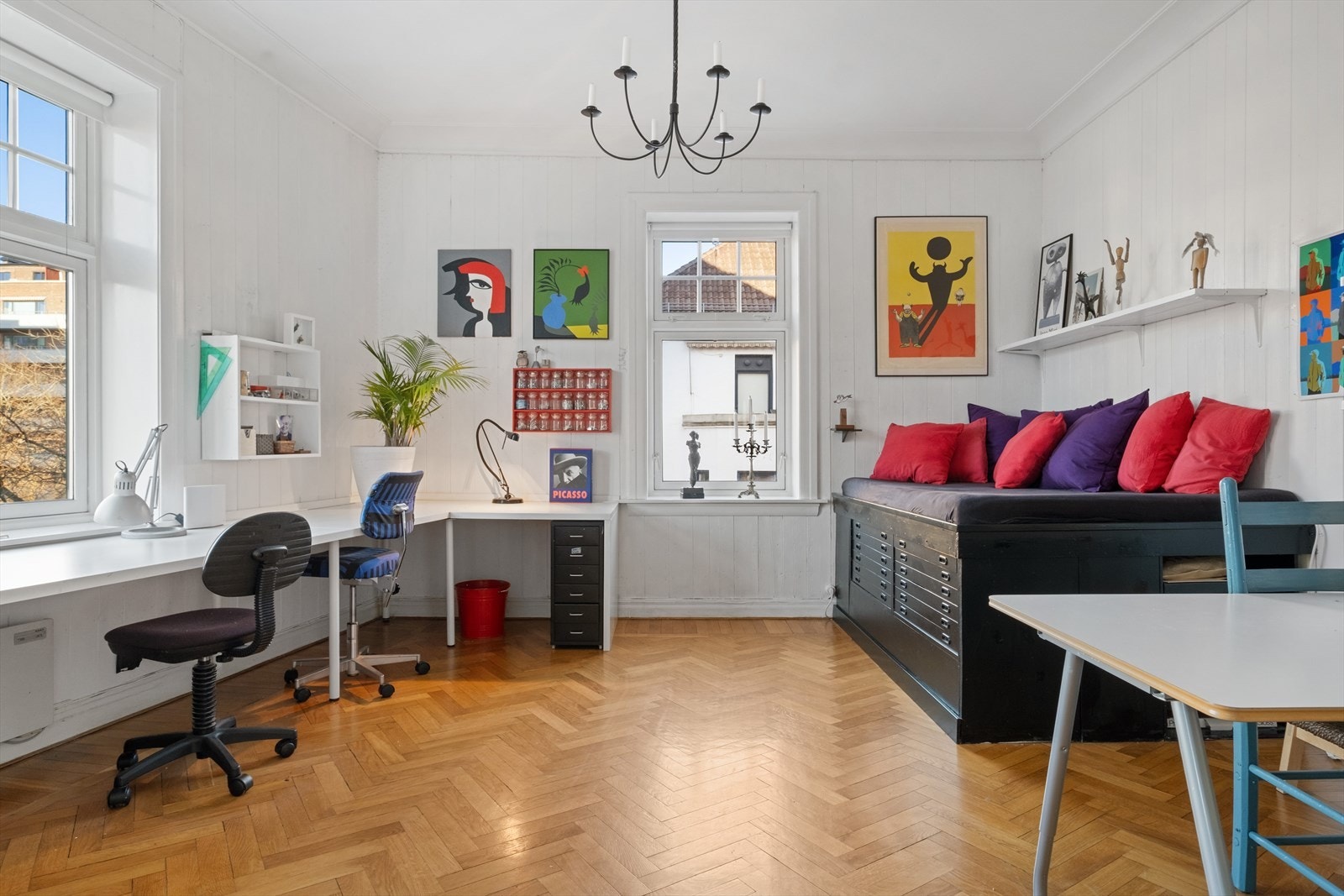 Alle rommene er av god størrelse med plass til dobbeltseng og tilhørende møblement. Galleribilde