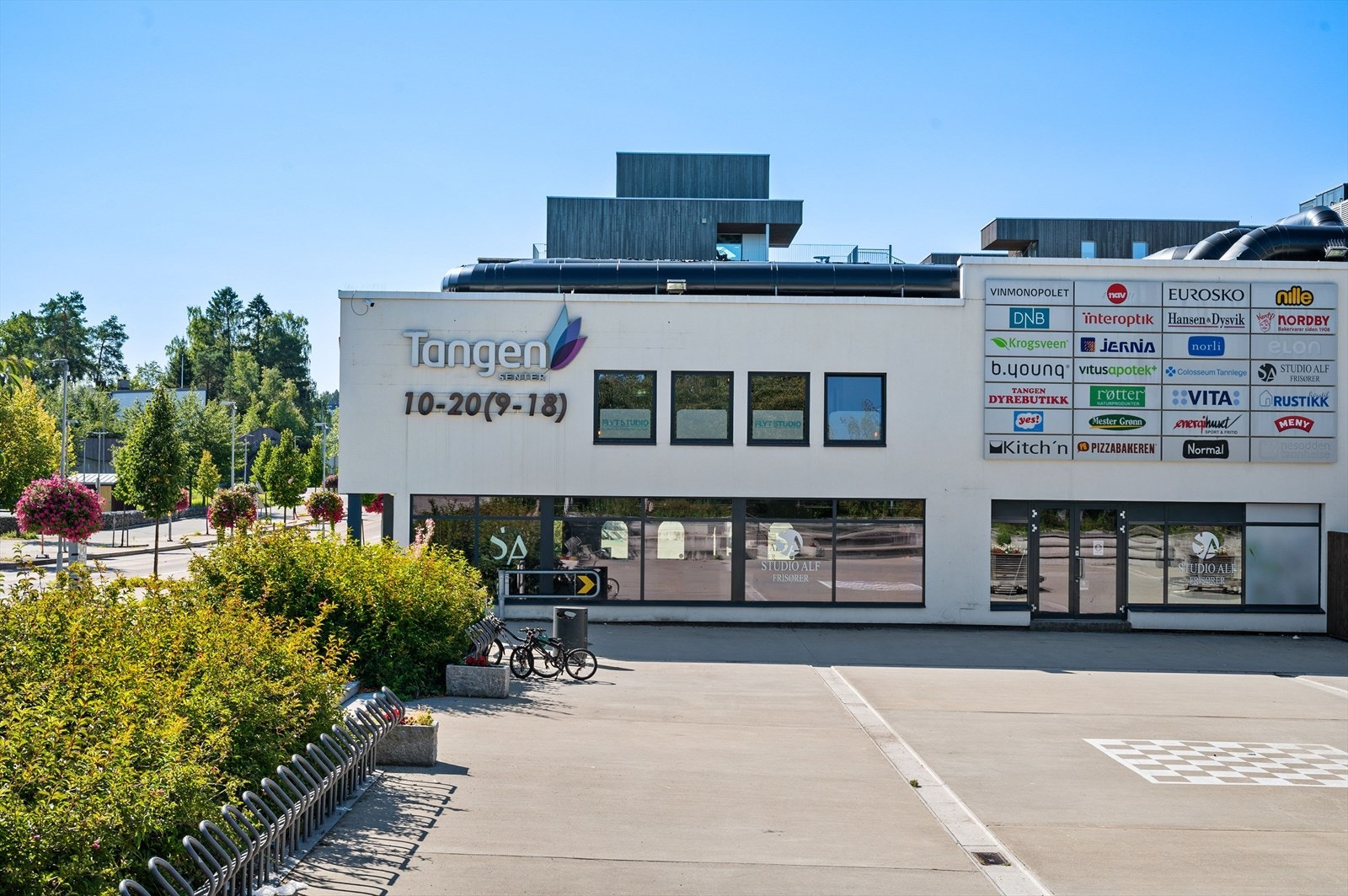 På Tangen senter har du et godt utvalg av butikker og servicetilbud. Galleribilde