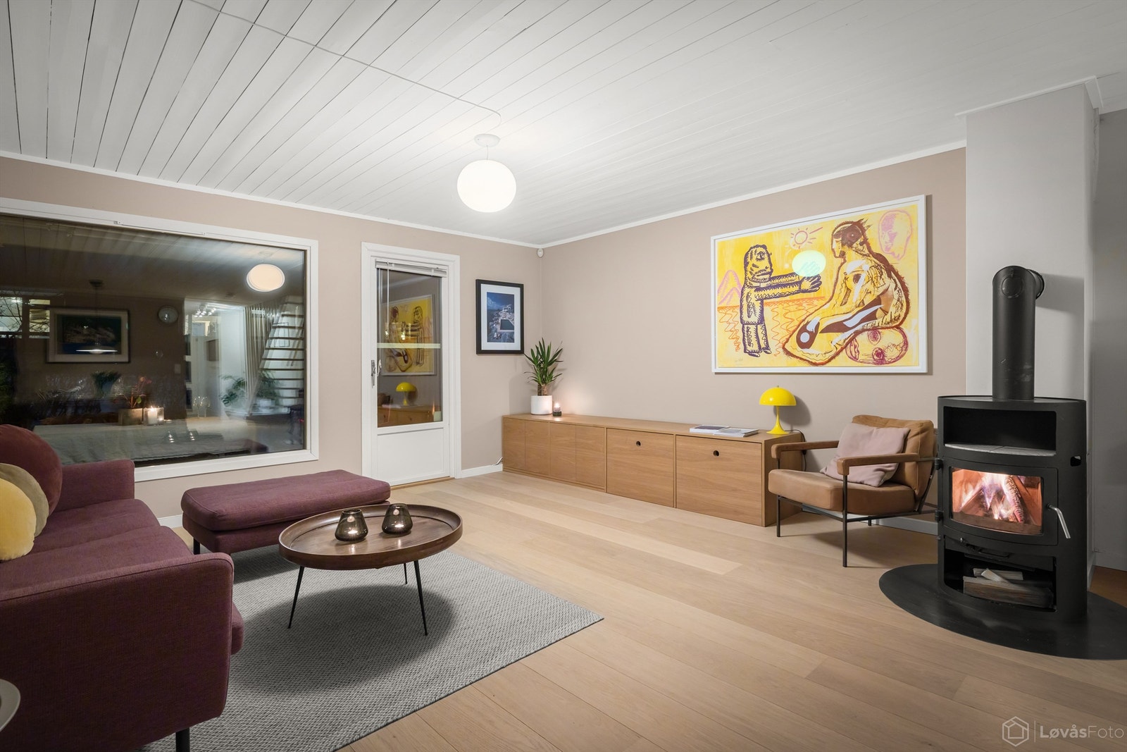 Utgang til sydvestvendt terrasse og hage Galleribilde