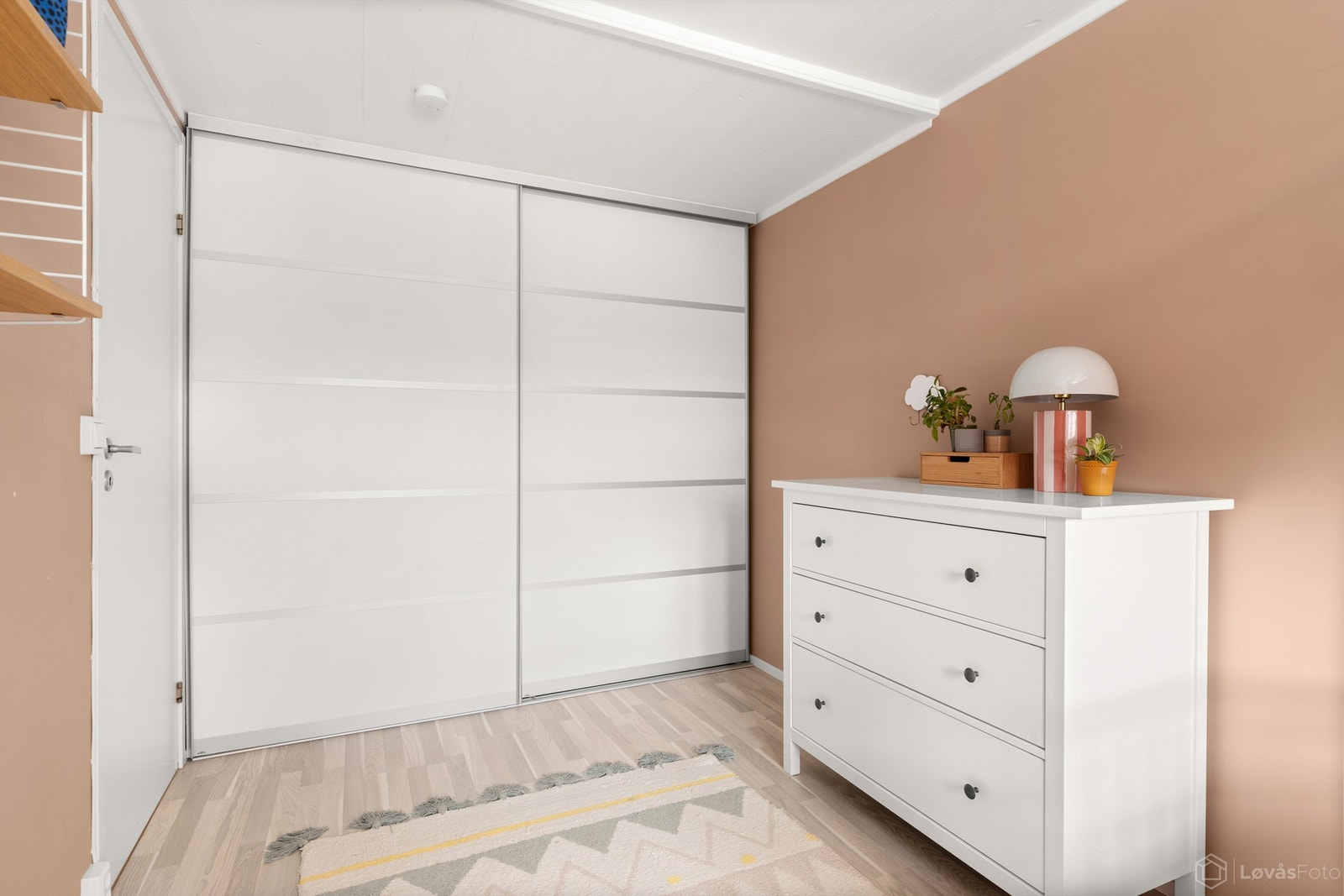 Soverom 2 med skyvedørsgarderobe Galleribilde
