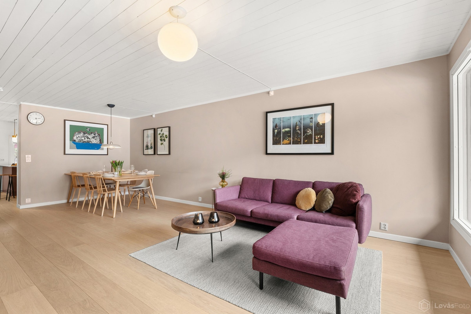 God plass til møblering av salong og spisestue Galleribilde