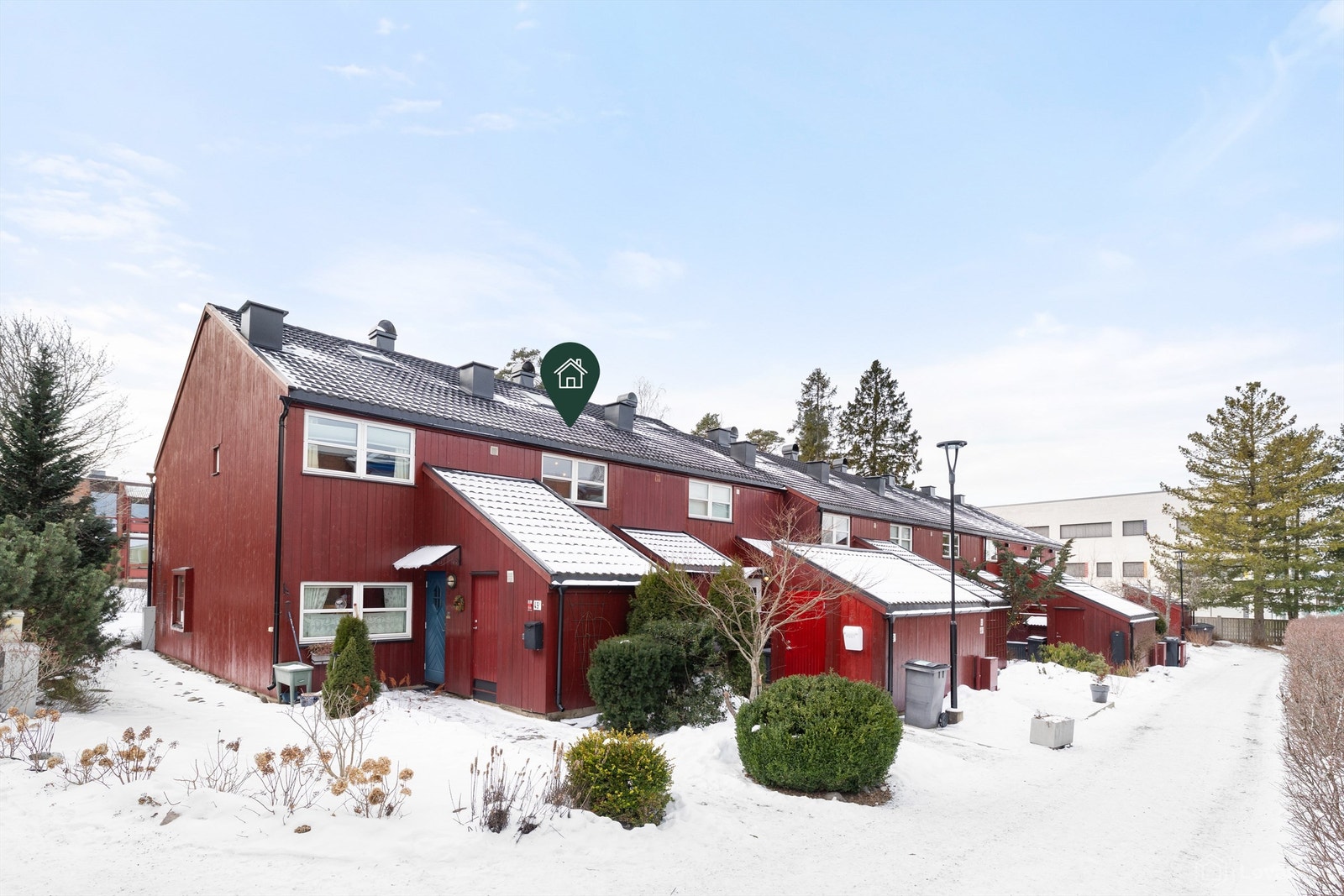 Velkommen til Lindbäckveien 49B - Pent og innholdsrikt rekkehus | Solrikt | Terrasser og hage | Parkering | Barnevennlig Galleribilde