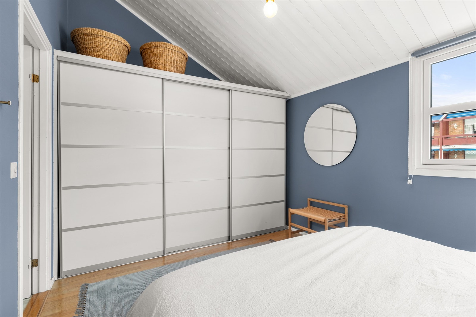 Soverom 1 med skyvedørsgarderobe Galleribilde