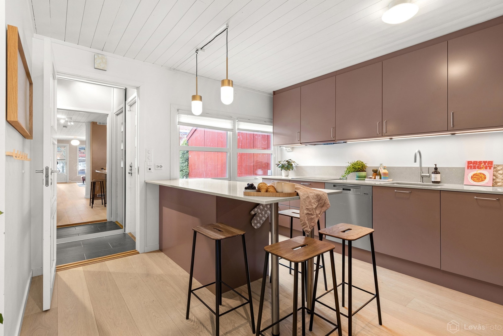 Nytt kjøkken fra Sigdal i 2025, samt ny 1-stavs parkett med gulvvarme i 2021 Galleribilde