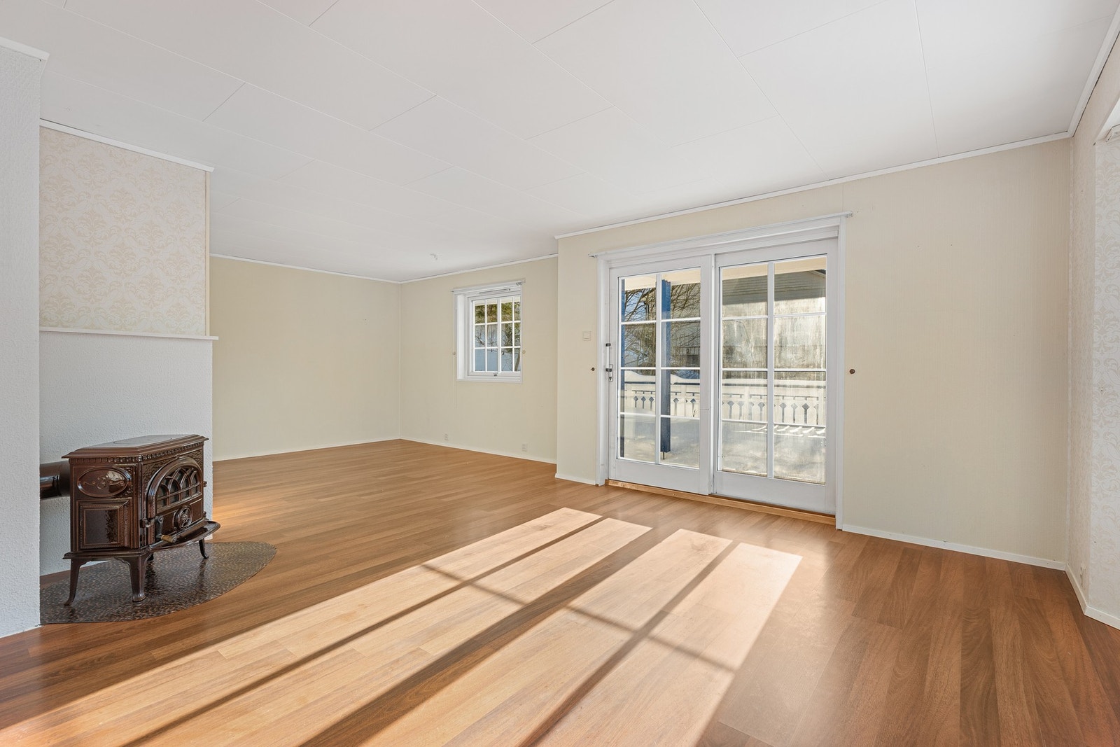 Utgang til terrasse fra stuen. Galleribilde