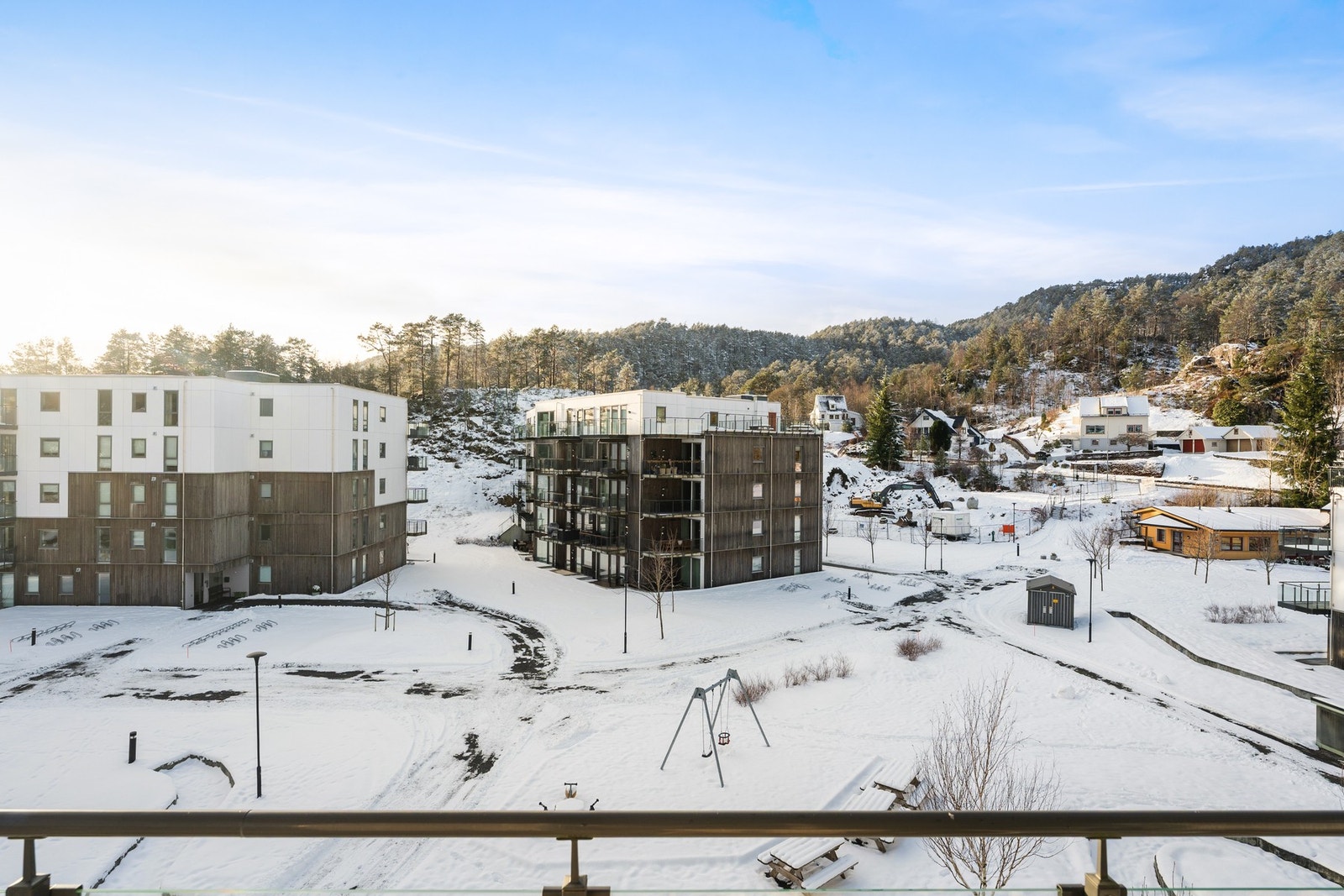Balkongen byr på gode solforhold, fra tidlig om morgenen til ca. 21.00 på kvelden. Galleribilde