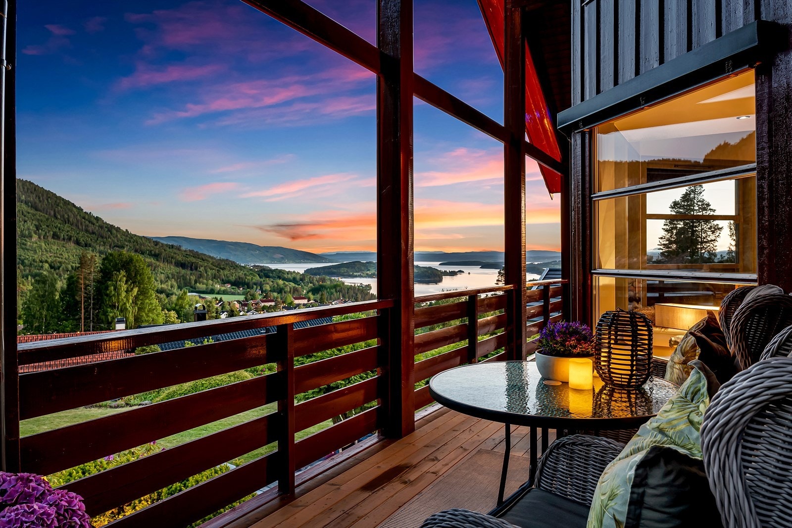 Velkommen til Øvre Grøndokkvei 9 presentert av Marius Stormfelt v/Aktiv Eiendomsmegling! Fotograf: Håvard Daae Rognli. Galleribilde