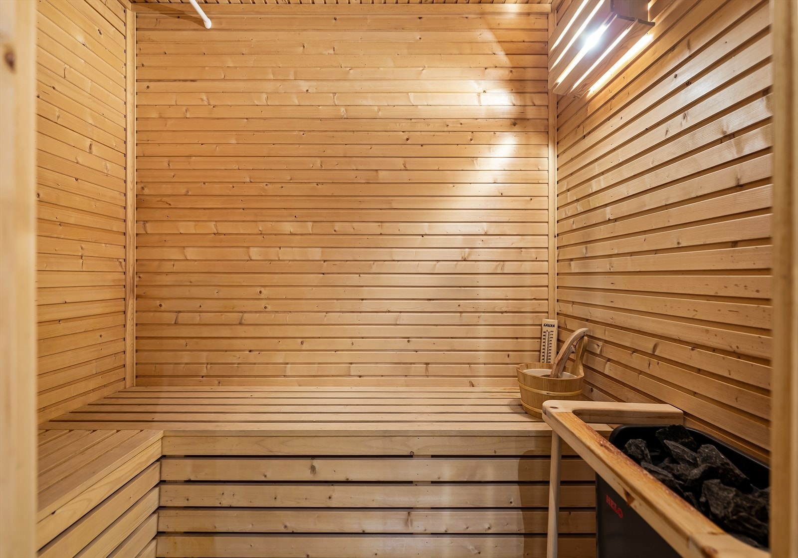 Badstue med plass til flere personer - perfekt for avkobling etter en lang dag. Galleribilde