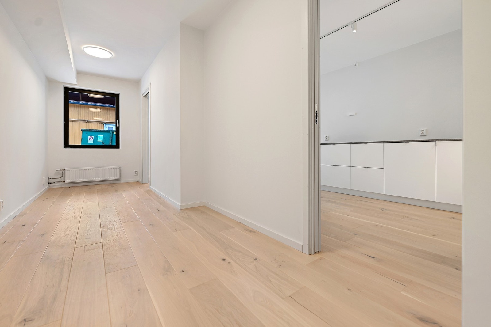 Det er god plass til dobbeltseng samt muligheten til å innrede med en kontorkrok. Galleribilde