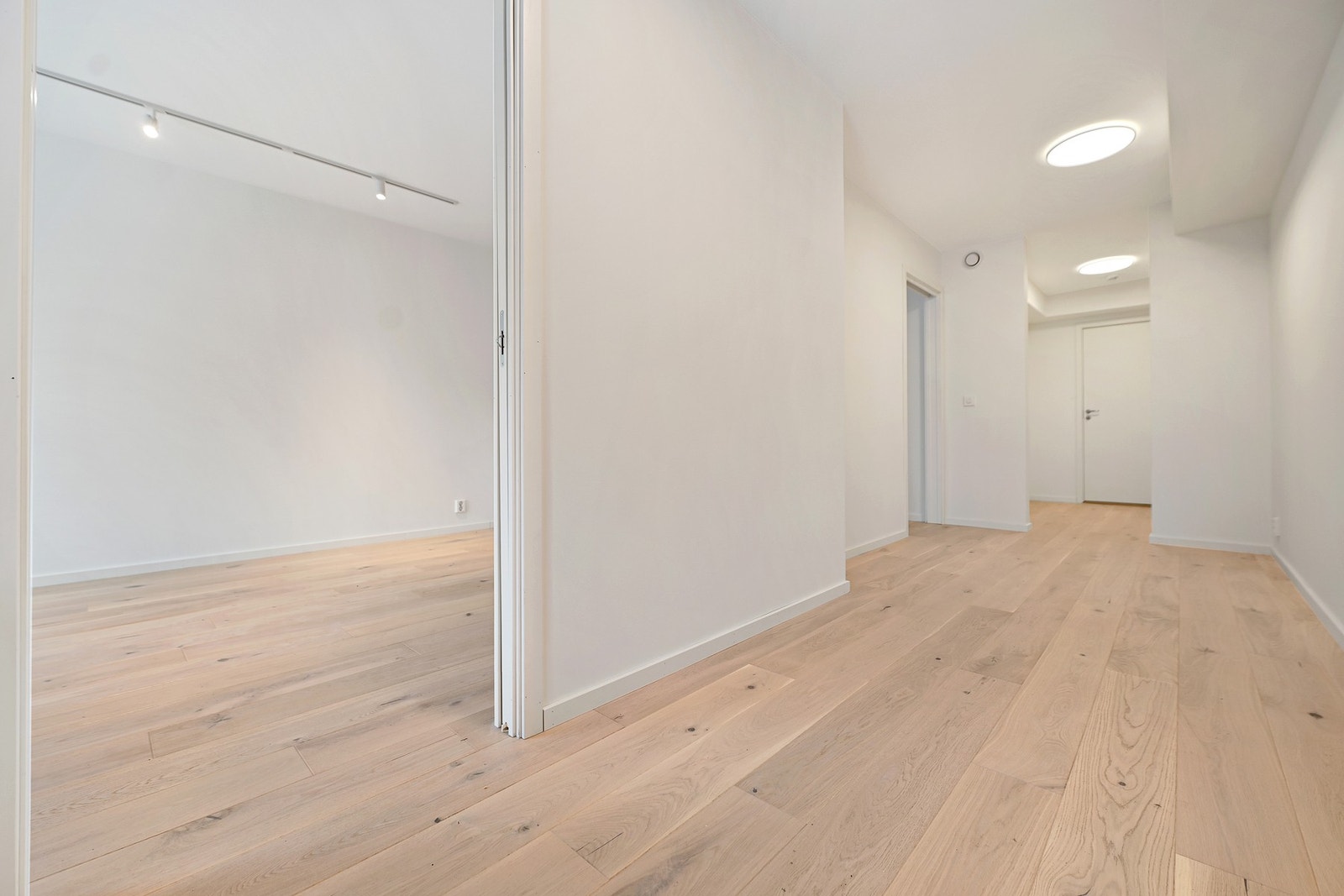 Boligen har et romslig soverom. Galleribilde