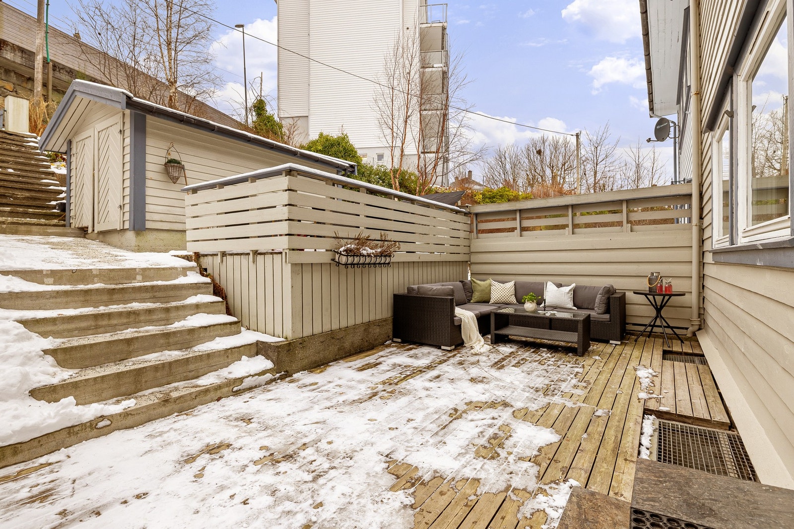 Denne leiligheten har bruksrett til denne terrassen. Galleribilde