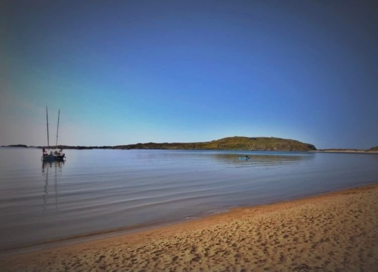 Lomsesanden Familiecamping er en familievennlig campingplass som befinner seg rett utenfor Farsund. Badestranda Lomsesanden ligger rett ved campingplassen og her er liv og røre hele sommersesongen. Galleribilde