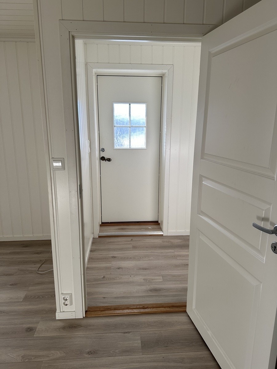 Utgangsdør og gang Galleribilde