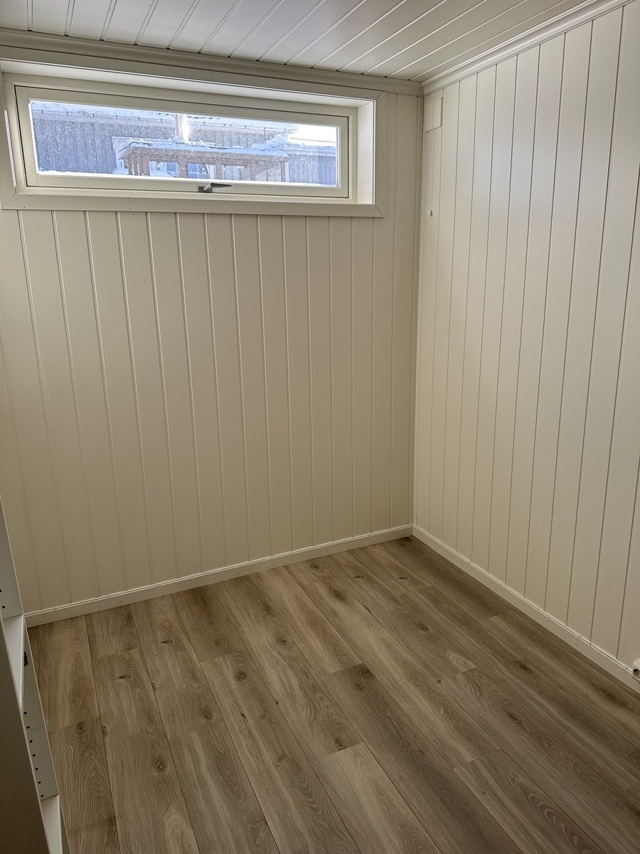 Soverom nr 2 med vindu Galleribilde