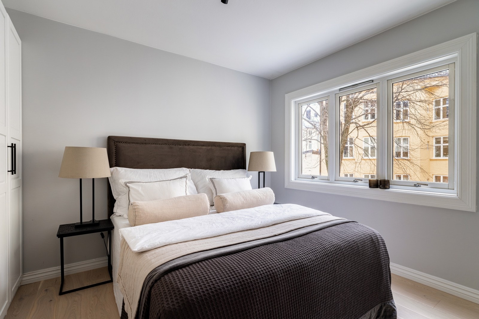 Soverom 1 - Leiligheten har i dag tre gode soverom som alle ligger østvendt mot bakgården. Galleribilde