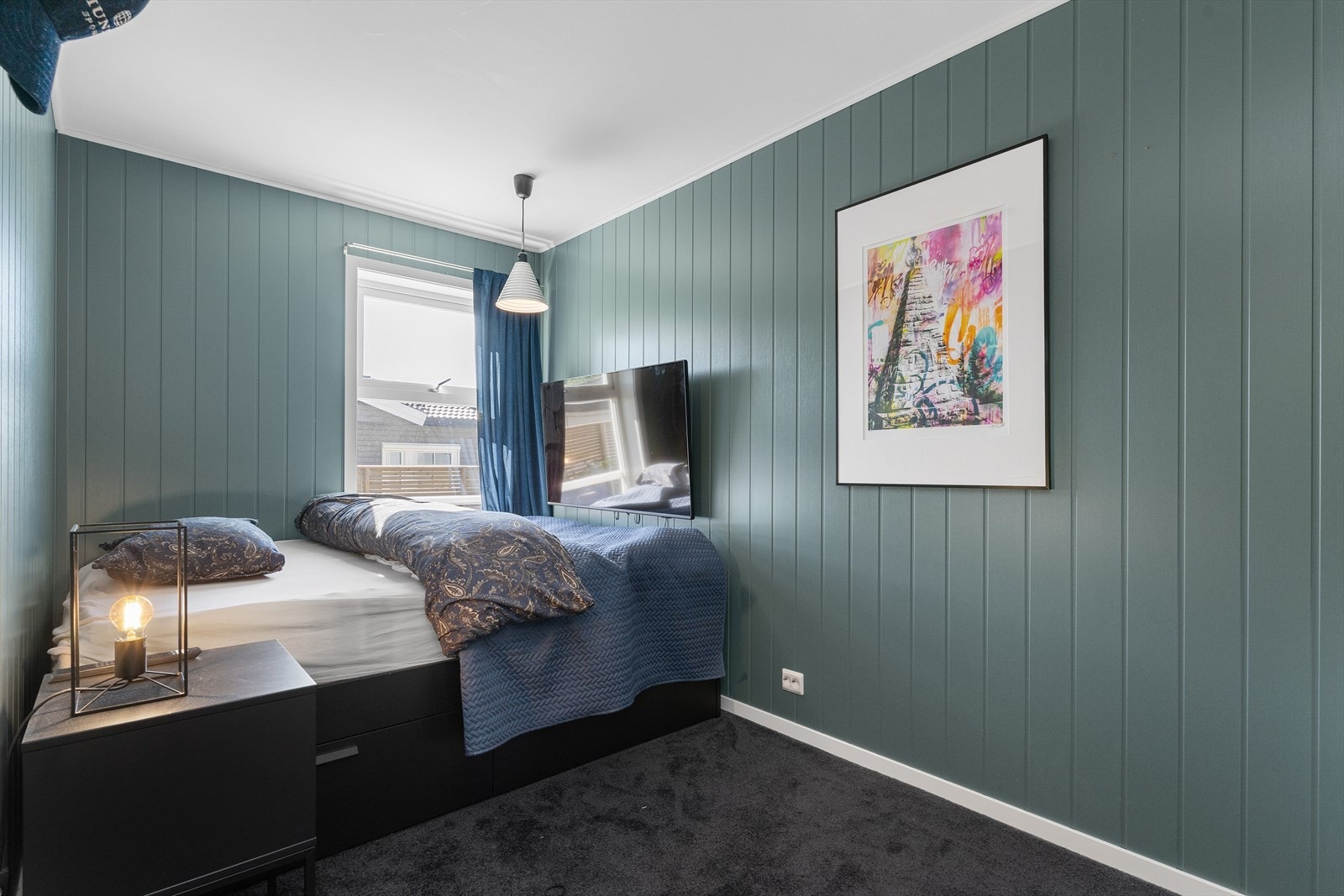 De to andre soverommene tilknyttet hoveddelen finner sted i underetasjen, har gode lysforhold og er malt i en trendy fargetone. Galleribilde