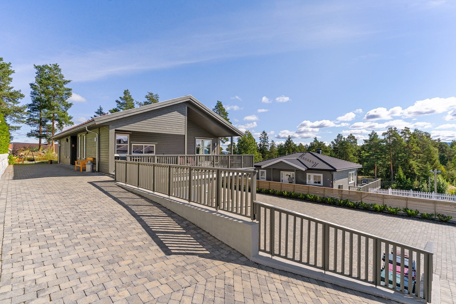 Her får du et uterom som føles som en forlengelse av boligen - med høy kvalitet, gode materialvalg og gjennomført design fra ende til annen. Galleribilde