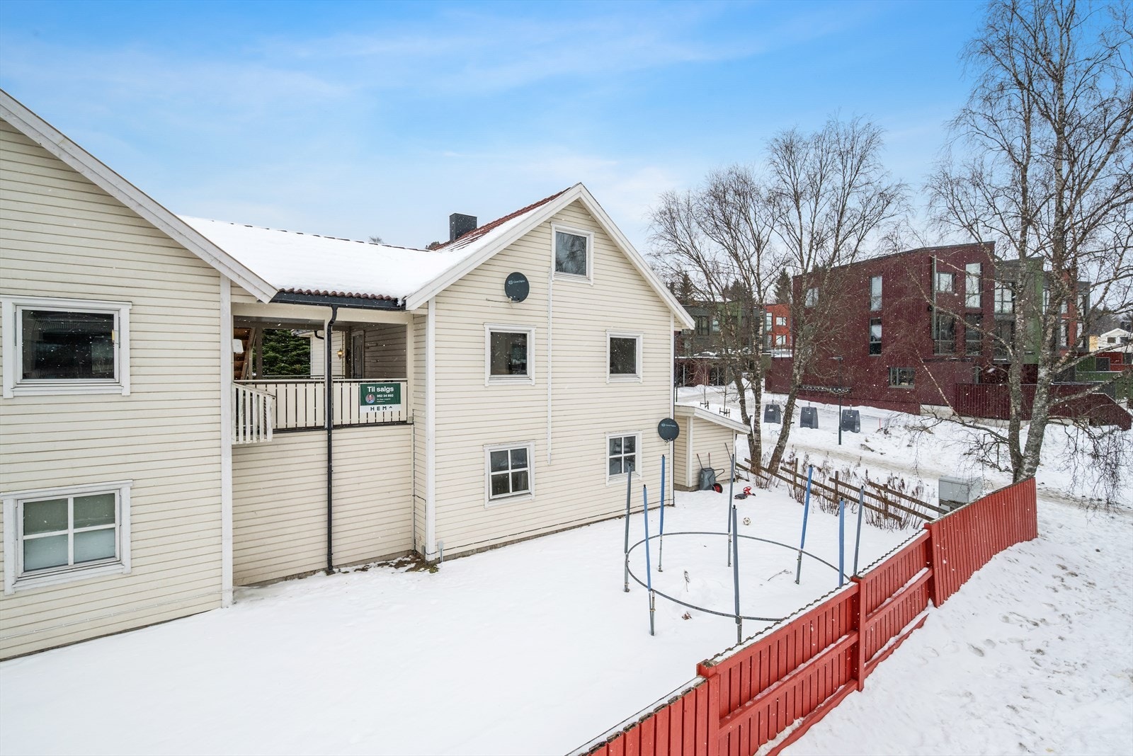 Det er ca. 100 m til nærmeste dagligvare. I området finner du Coop Extra, Kiwi, Bunnpris og Rema 1000. Bunnpris er søndagsåpen. Galleribilde