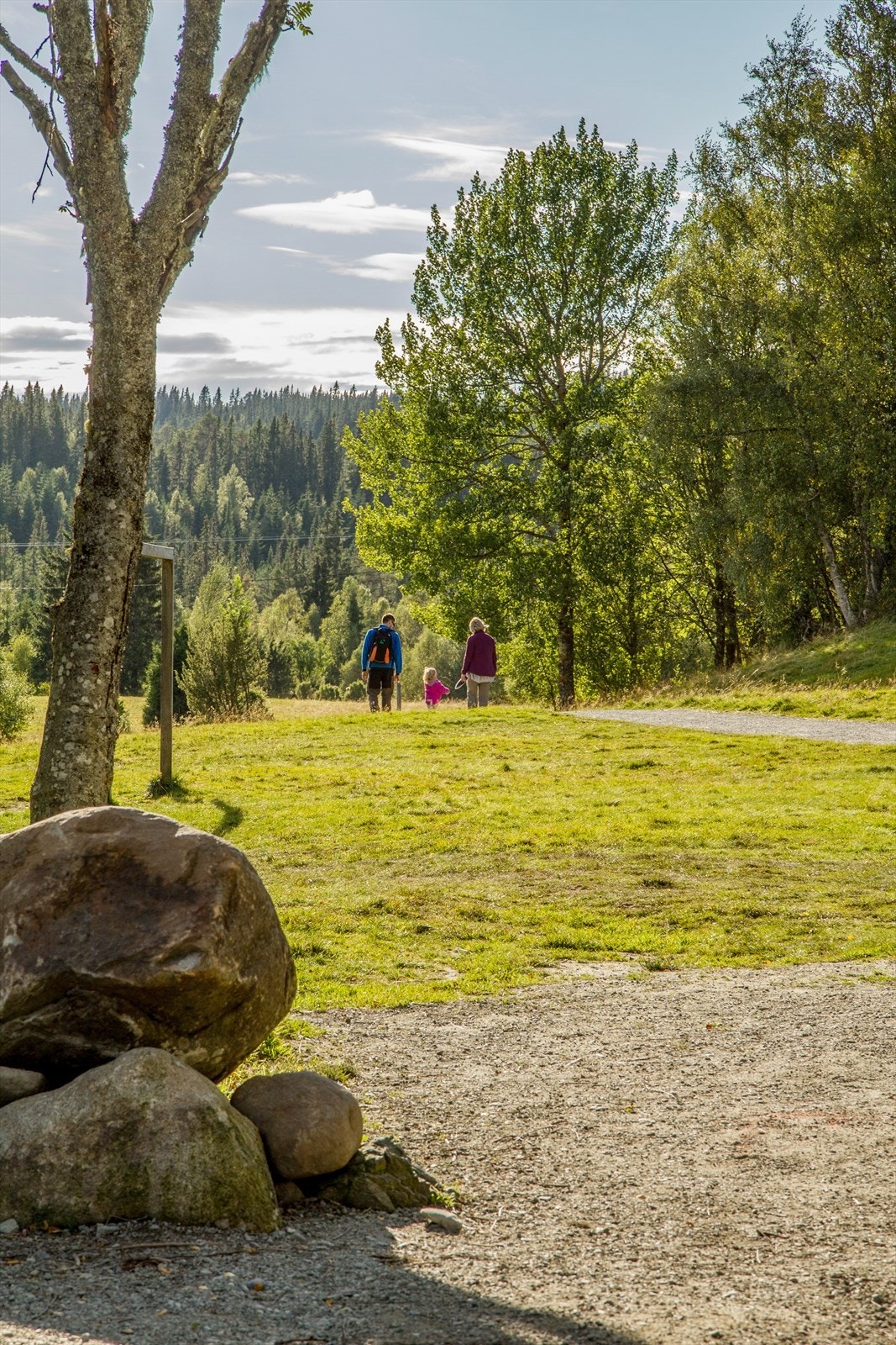 Det er gangavstand til fantastiske Bymarka som byr på turmuligheter både sommer og vinter i fantastiske omgivelser. Det er et mylder av stier, turveier og lysløypenett, godt tilrettelagt for både gående, barnevogner og syklende. Galleribilde