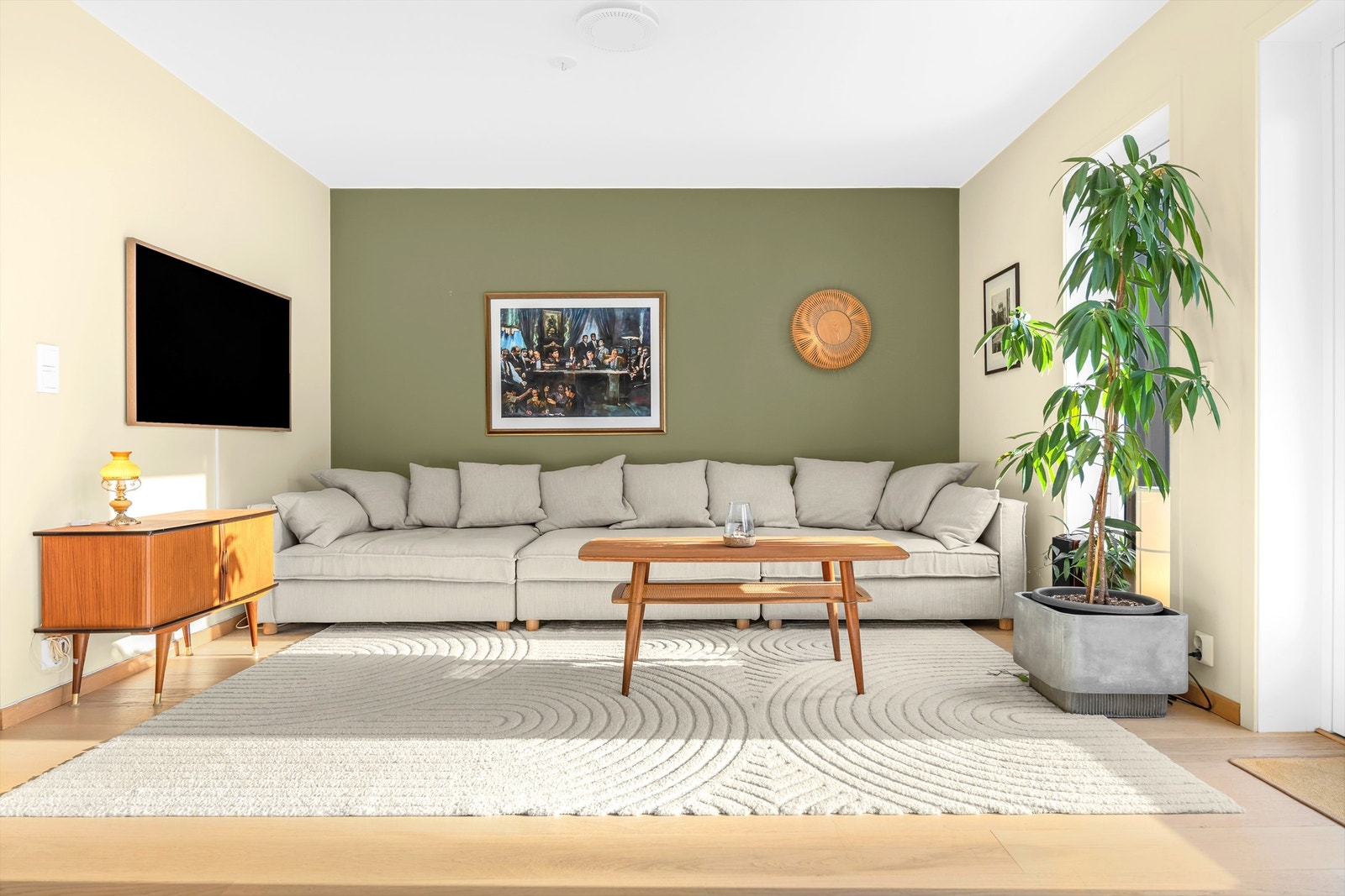 Stuen er malt i delikate og moderne fargetoner Galleribilde