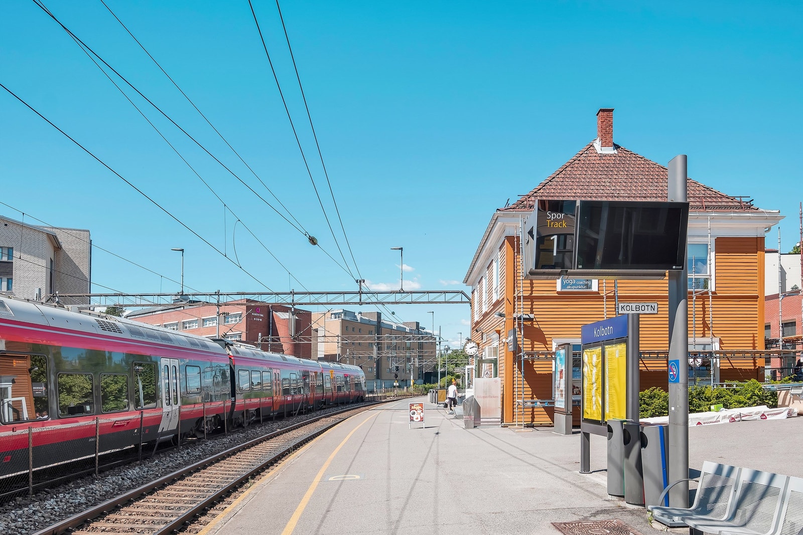 Område - Kolbotn togstasjon med hyppige avganger mot Oslo og Ski med 15. min rute på dagtid Galleribilde