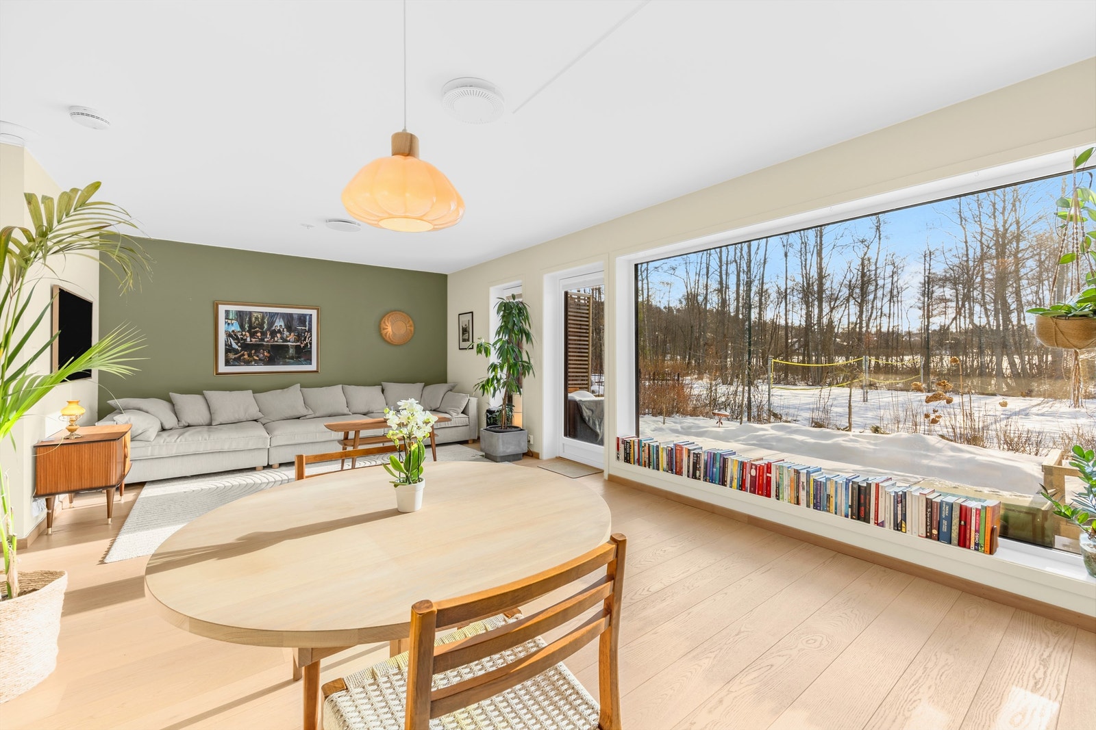 Stue med utsikt mot Kolbotnvannet Galleribilde