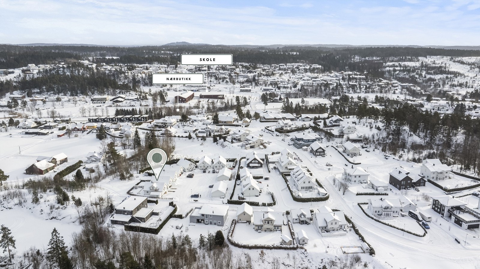 Fra boligen er det ca. 10 minutters gange til nye Kodal barneskole og barnehage, samt kun 5 minutter til sentrum med dagligvarebutikk, bensinstasjon, gatekjøkken og frisør. Galleribilde
