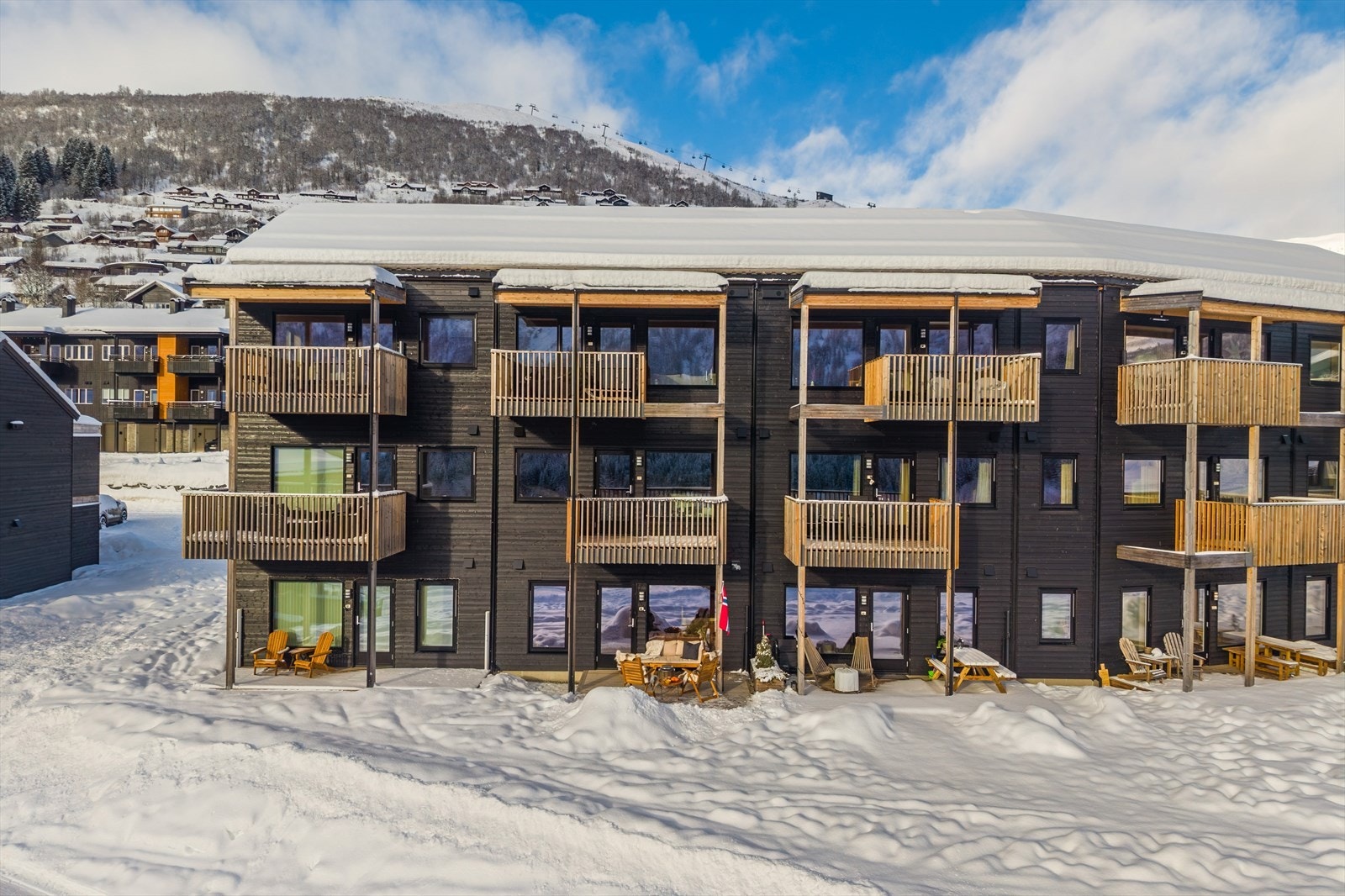 Til leiligheten har man ski-in og det er kun en kort staketur til trekket Galleribilde