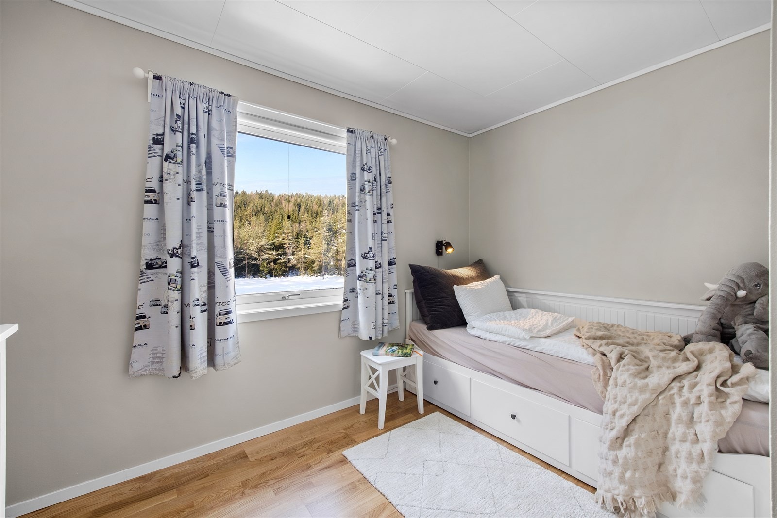 Det andre soverommet har også plass til seng og tilhørende garderobeløsning. Galleribilde