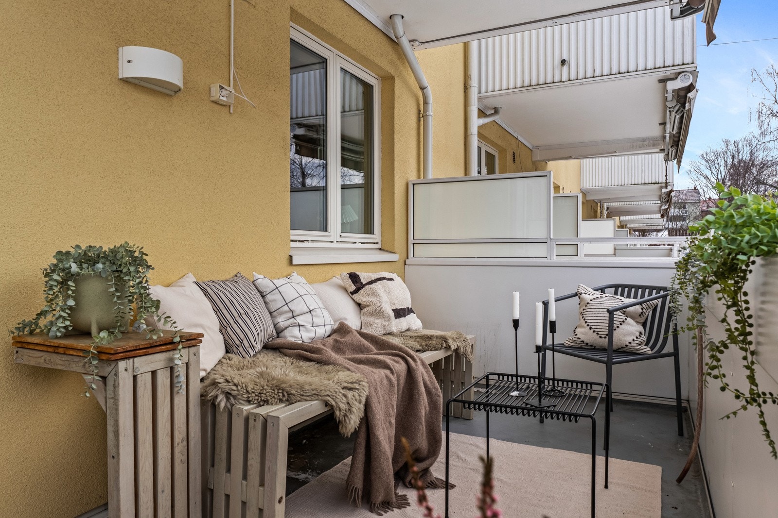 Her kommer du til en lys og pen 3-roms endeleilighet med balkong på attraktive og idylliske Keyserløkka. Galleribilde