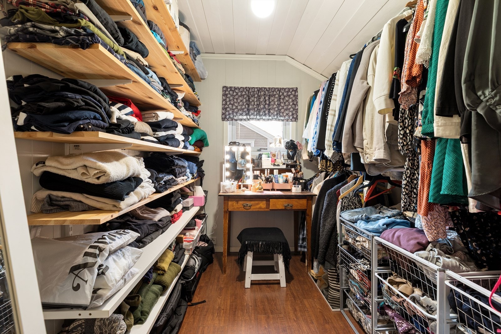 Bod/klesrom. Galleribilde