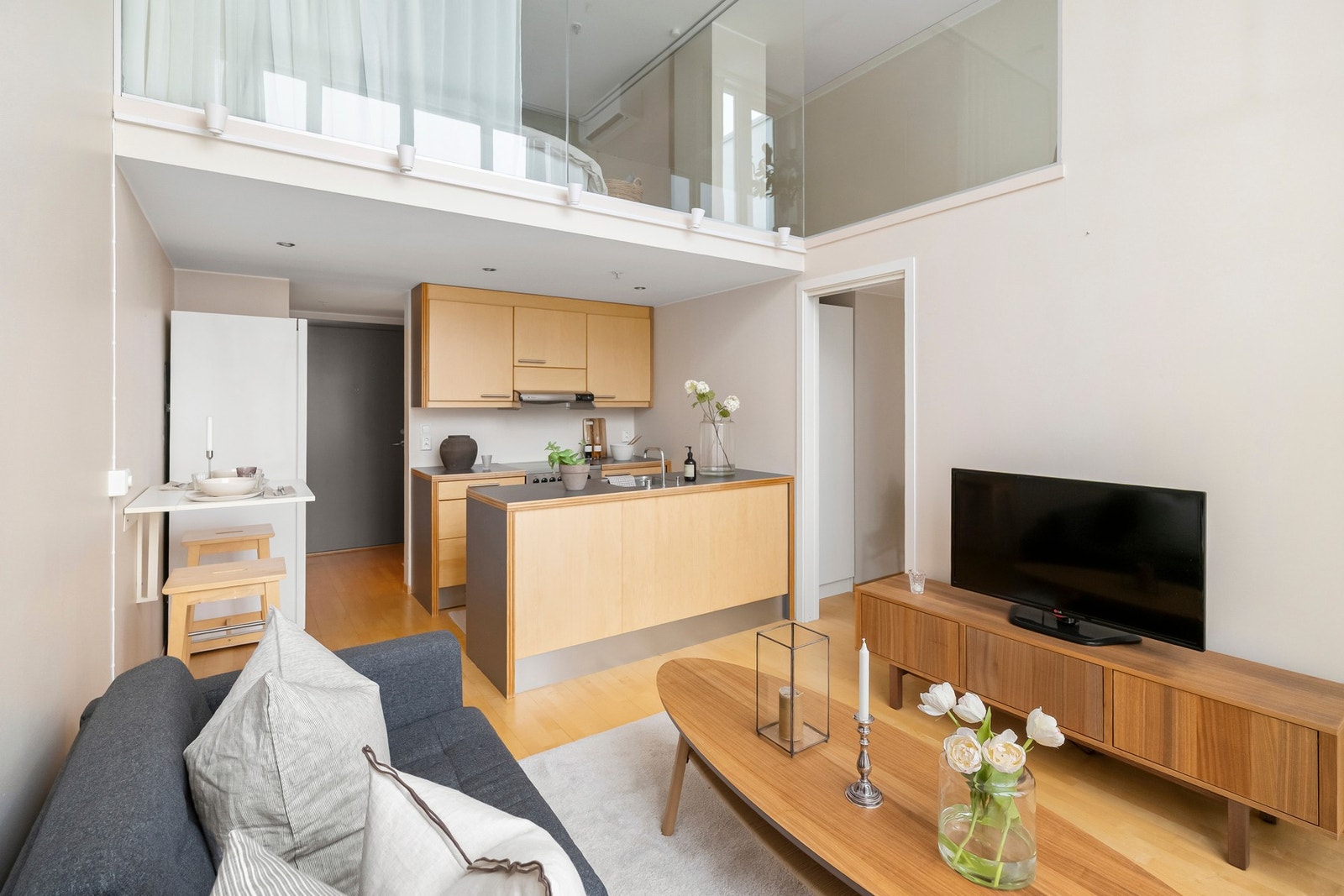 Velkommen til Verven 2B - en lekker leilighet over to plan med 4,3 m takhøyde, hems og kveldssol. Galleribilde