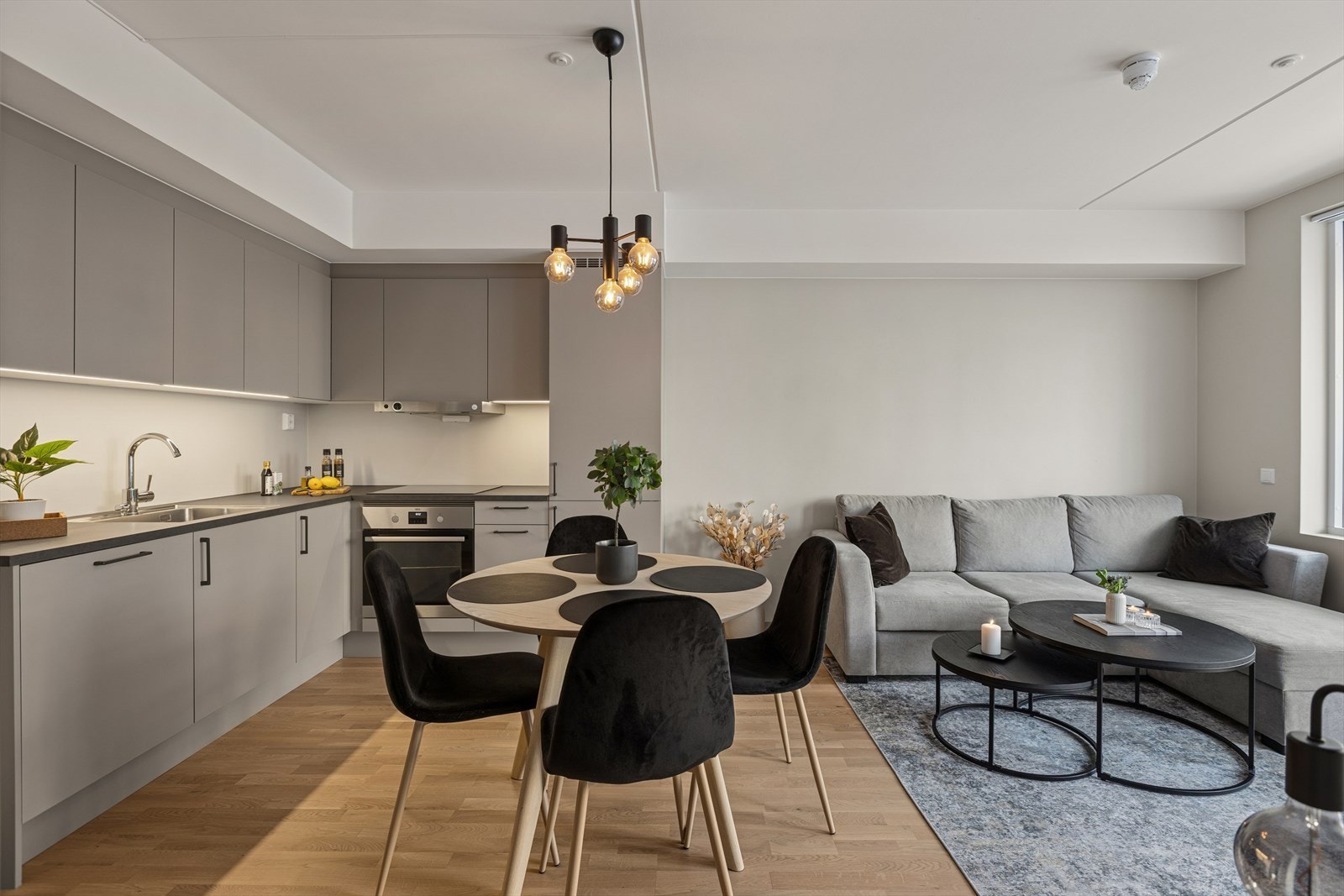 Spisestueplass i stuen. Galleribilde