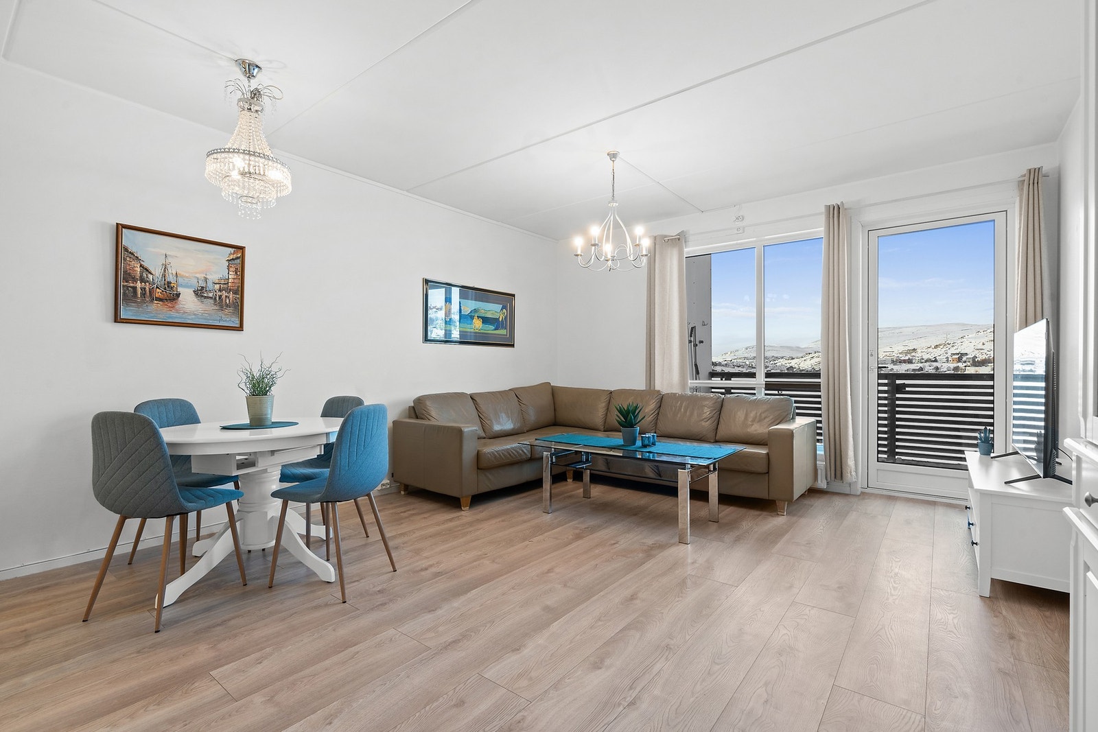 Her er og rom for spisestuemøbler Galleribilde