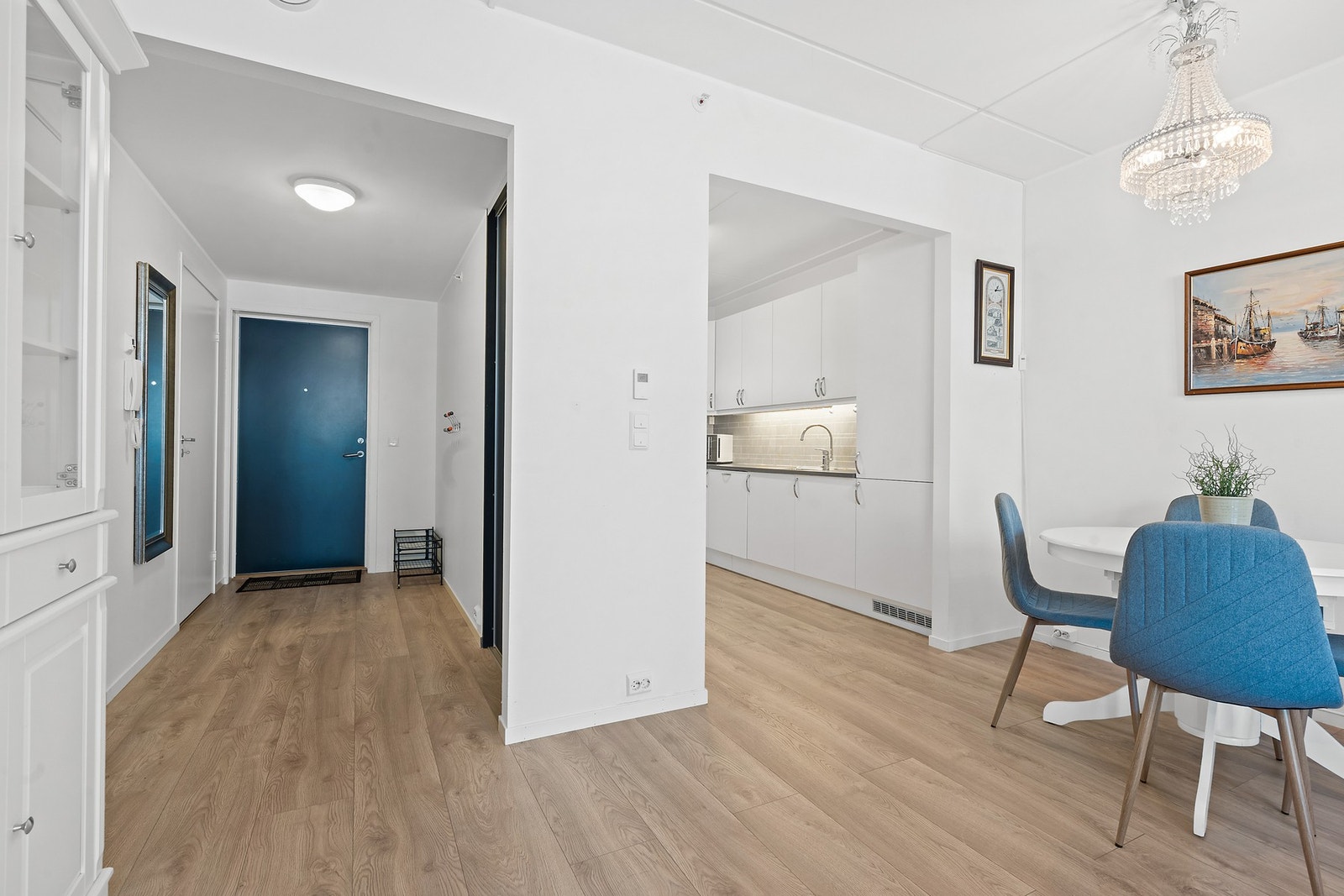 Hall/Kjøkken og spisestue Galleribilde