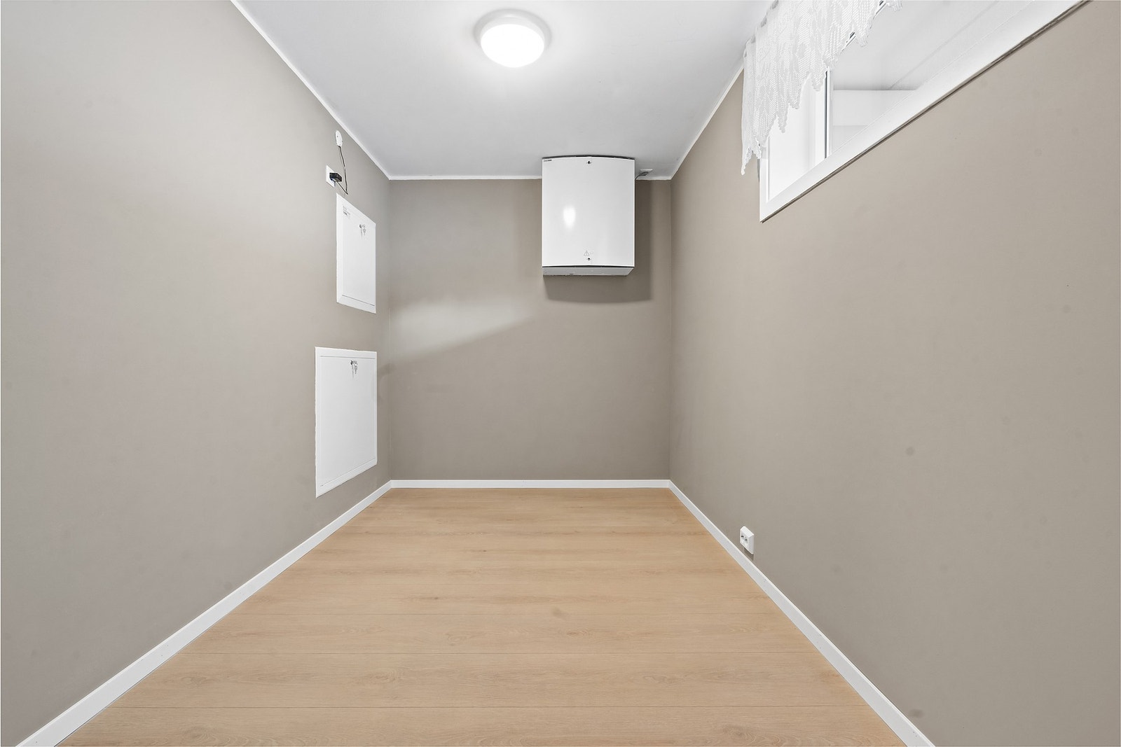 Romslig bod/teknisk rom - Ofte benyttet som hjemmekontor eller gjesterom Galleribilde