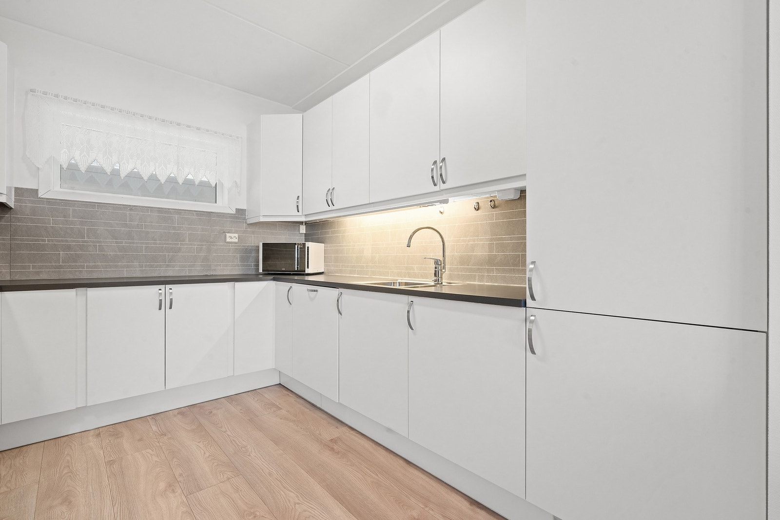 Pent og moderne kjøkken Galleribilde