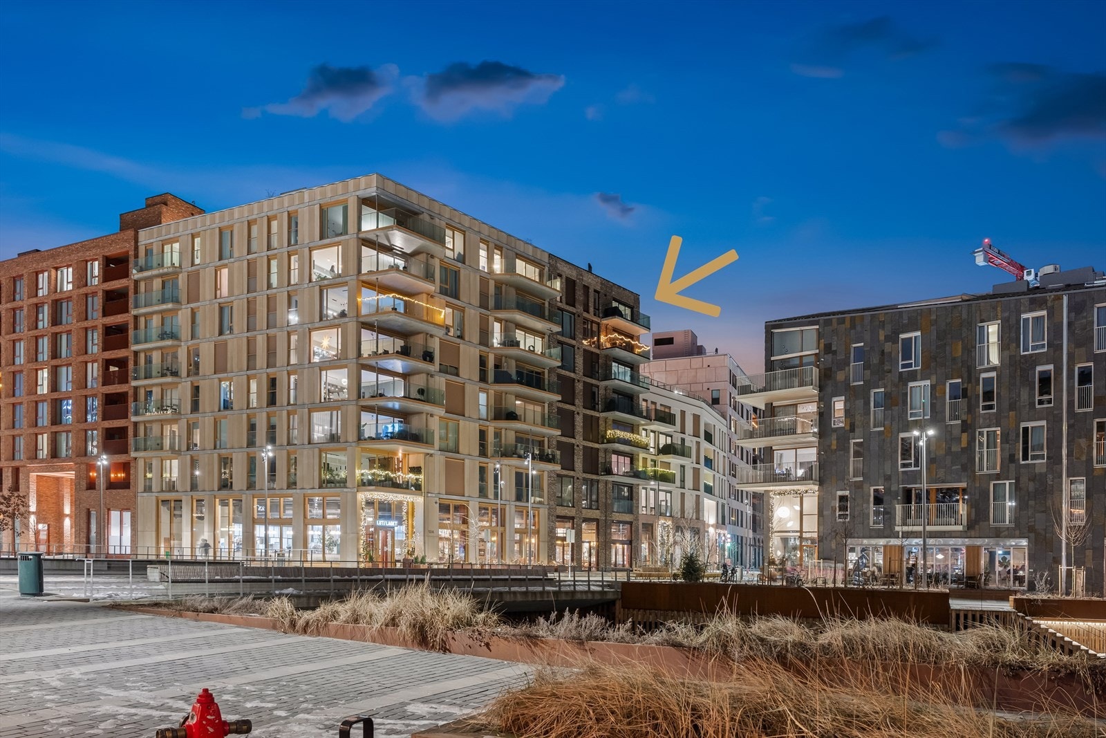 Boligen ligger svært skjermet og rolig til mot miljøgate på ene siden og bakgård på andre - samtidig som den er sentral. Galleribilde